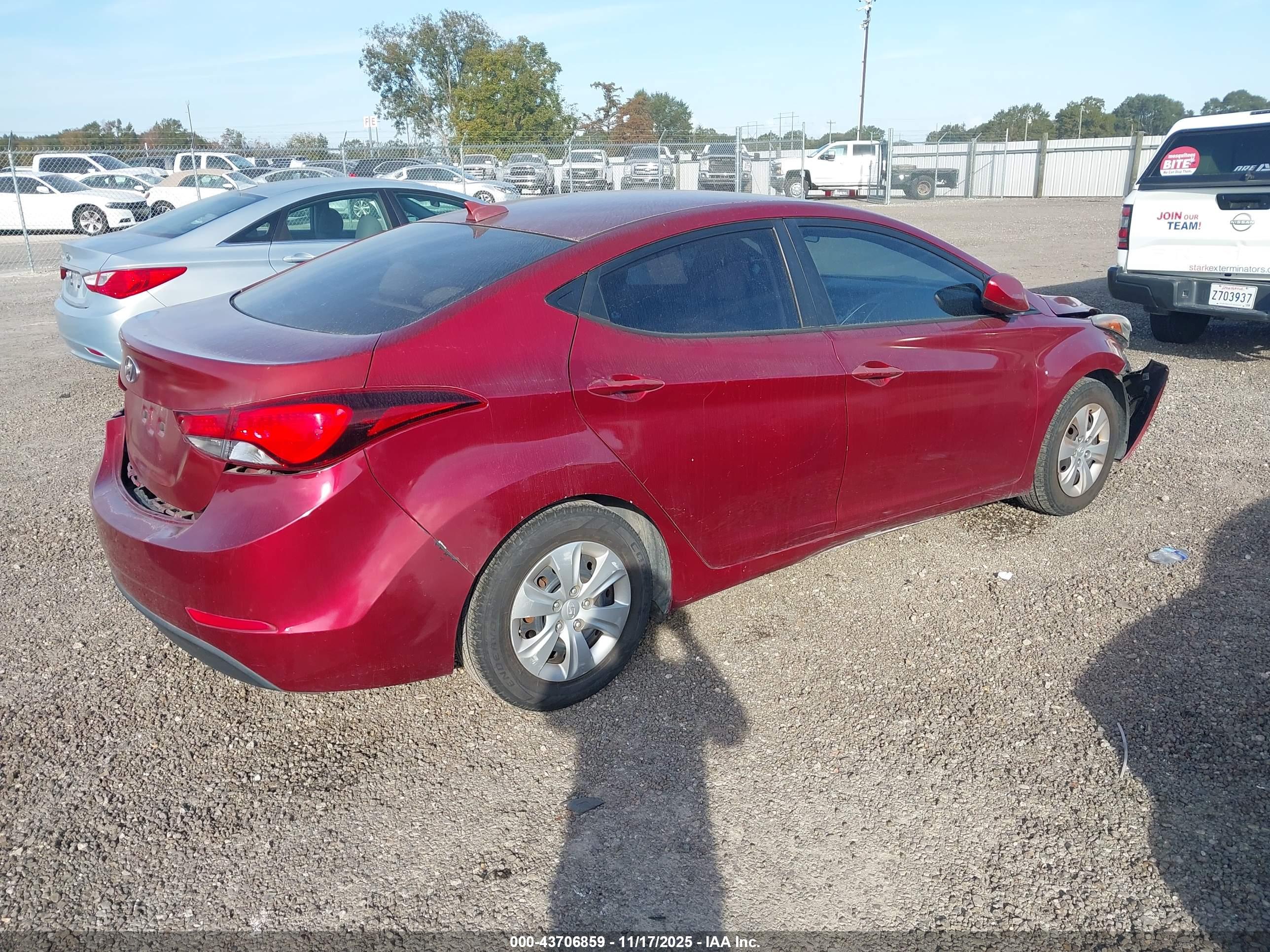 HYUNDAI ELANTRA image 4