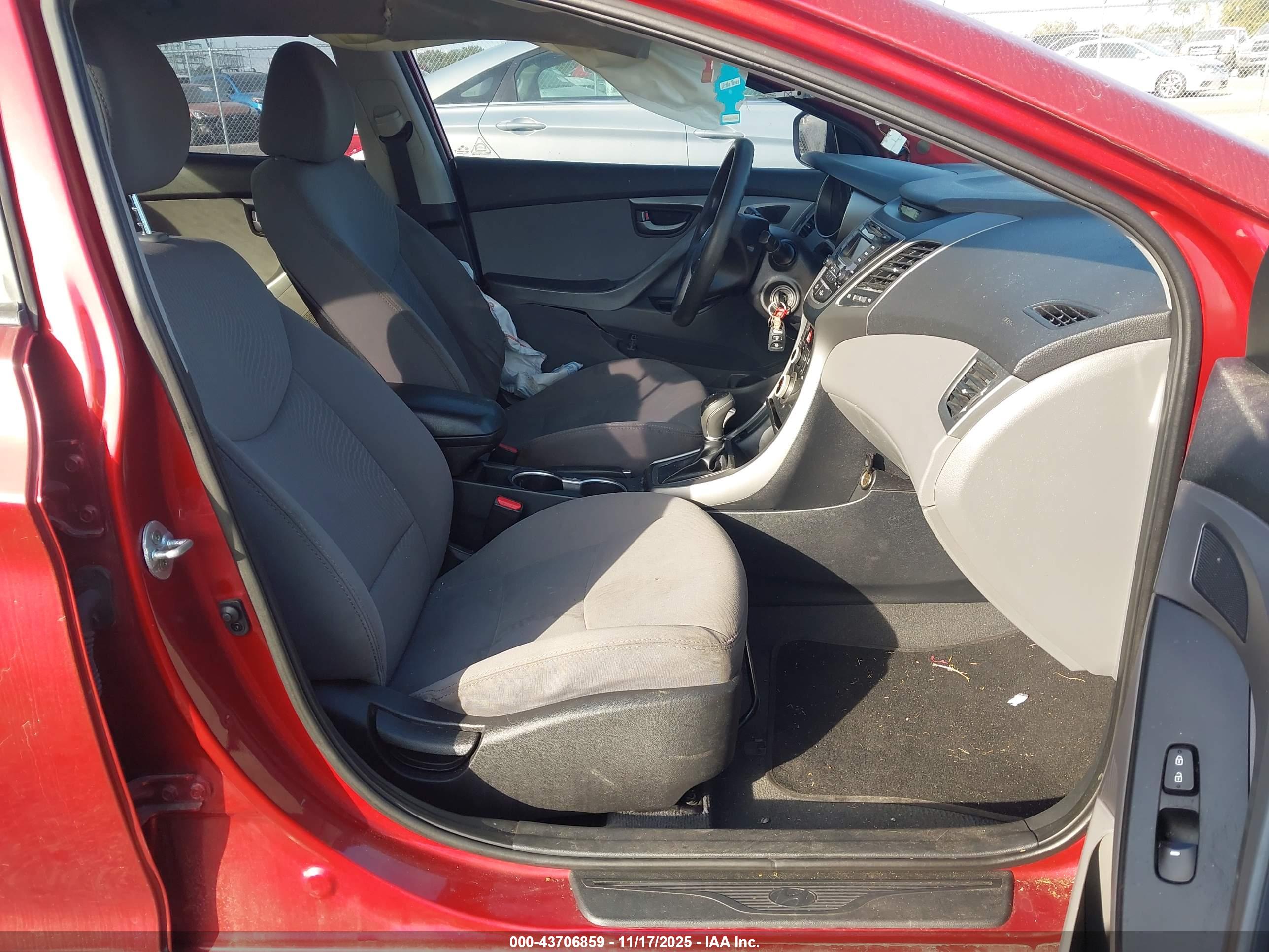 HYUNDAI ELANTRA image 5