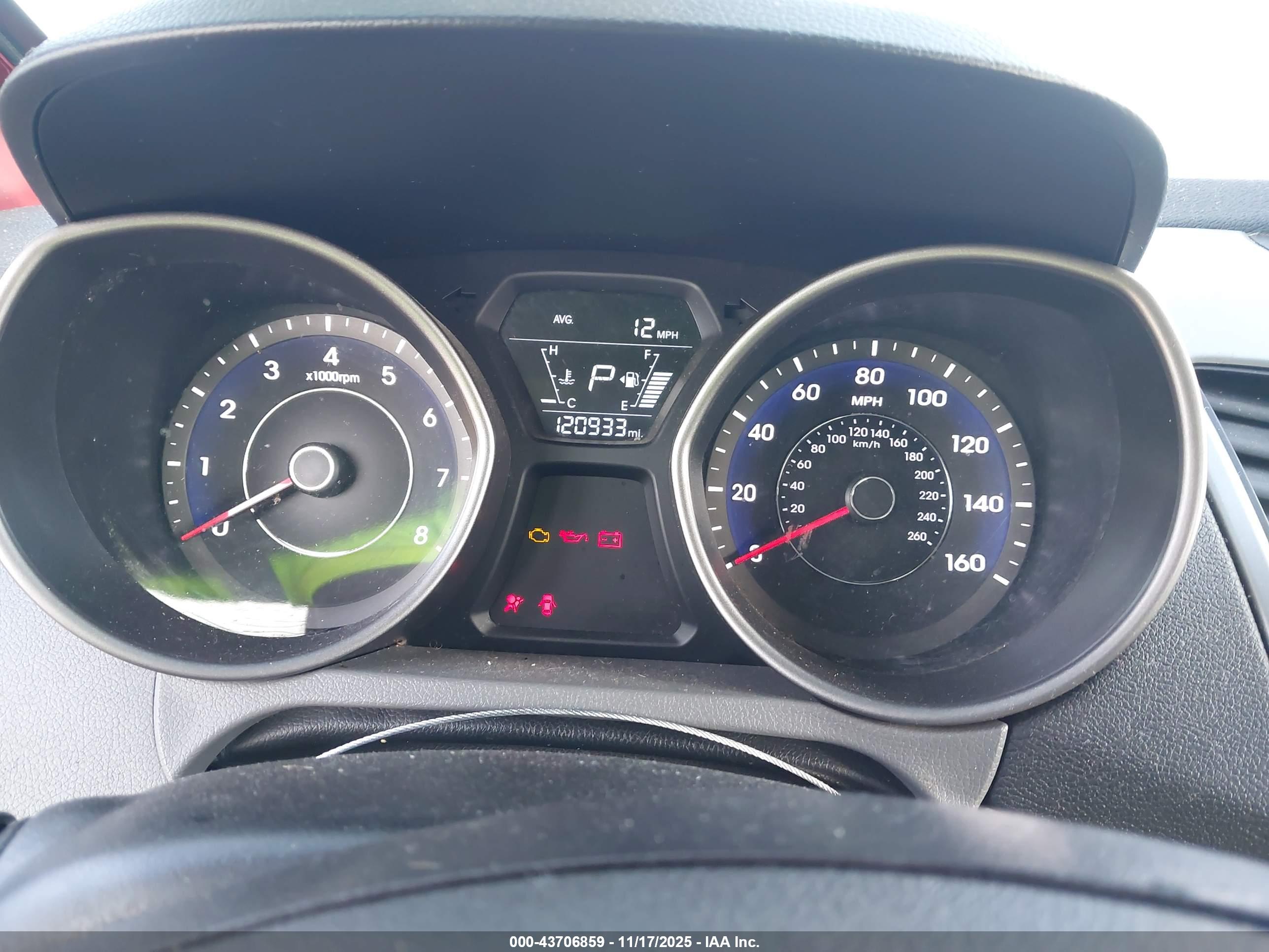 HYUNDAI ELANTRA image 7