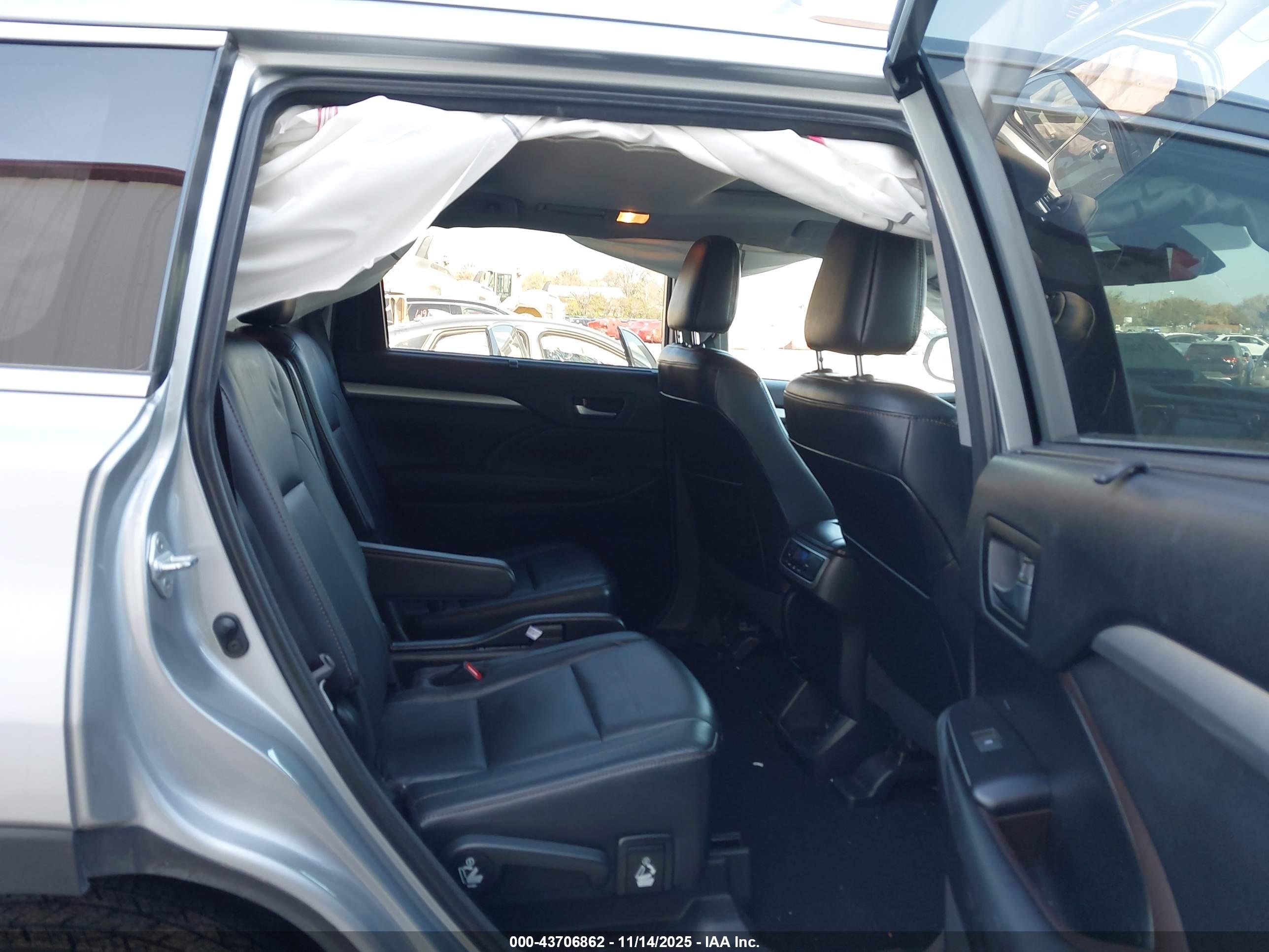 TOYOTA HIGHLANDER image 8