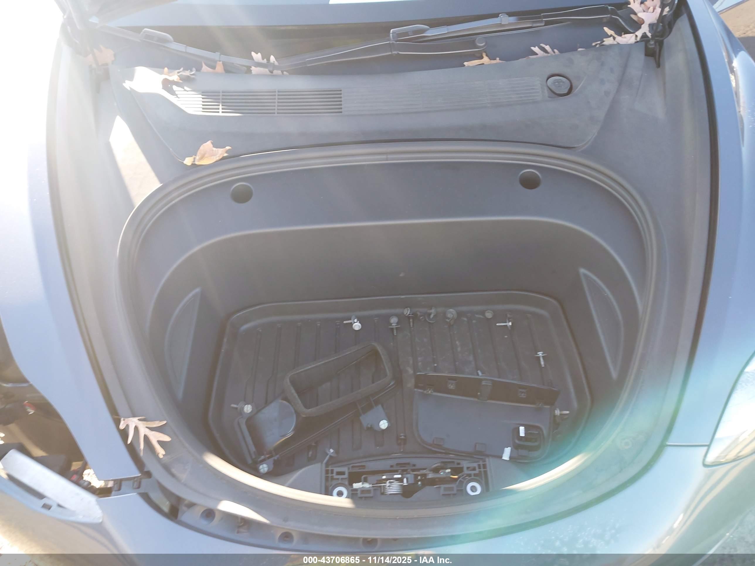 TESLA MODEL image 10