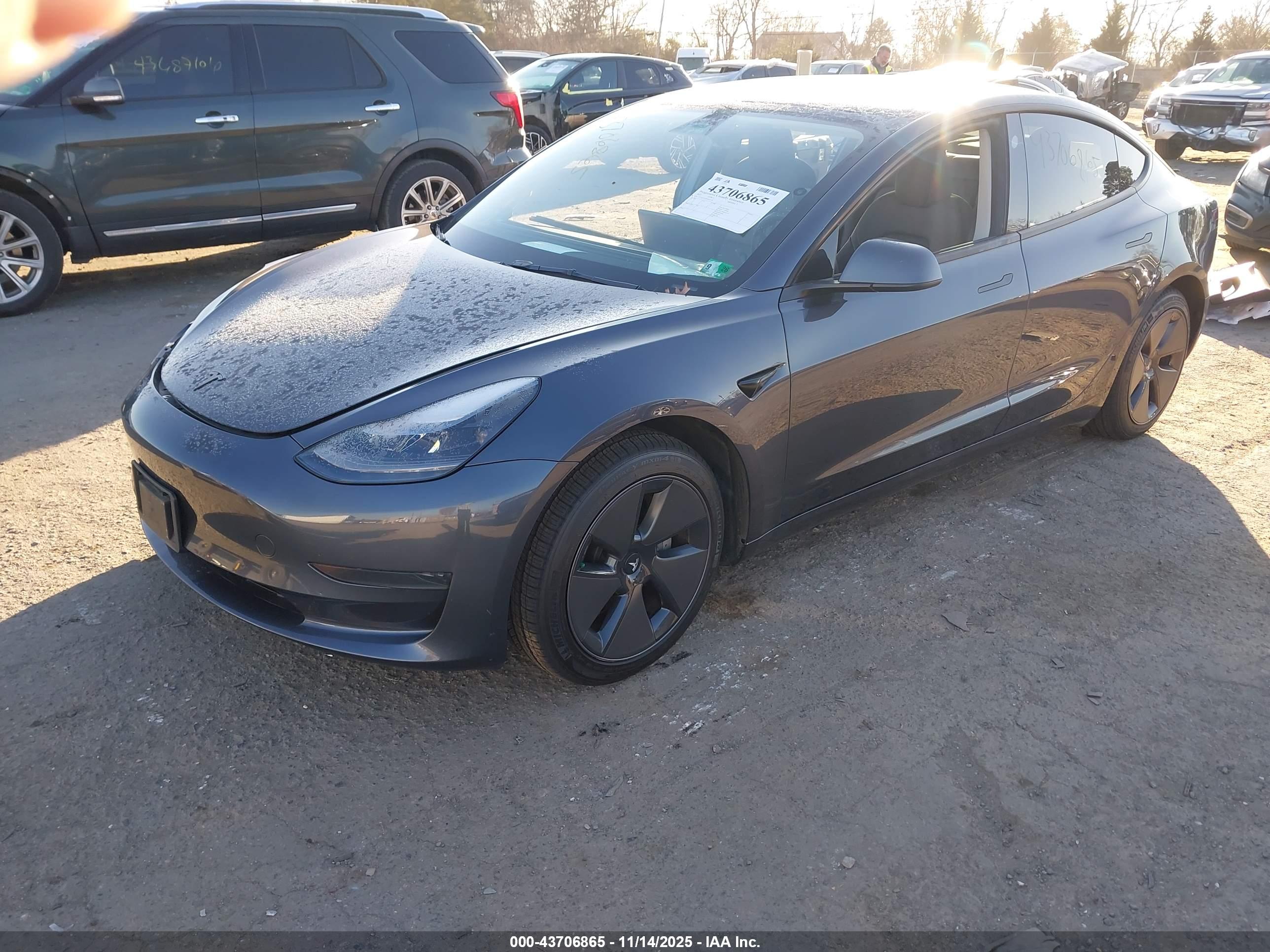 TESLA MODEL image 2