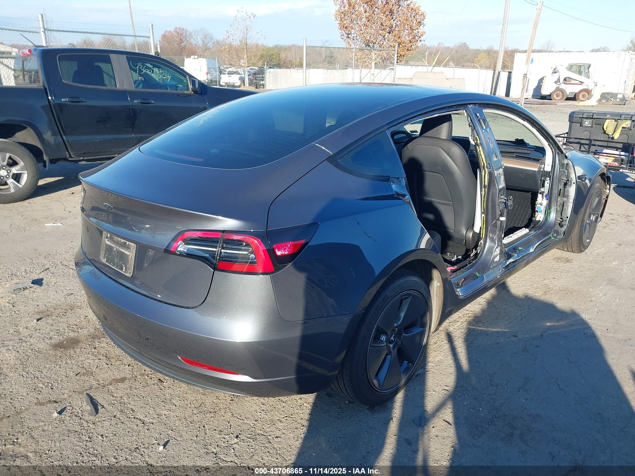 TESLA MODEL image 4