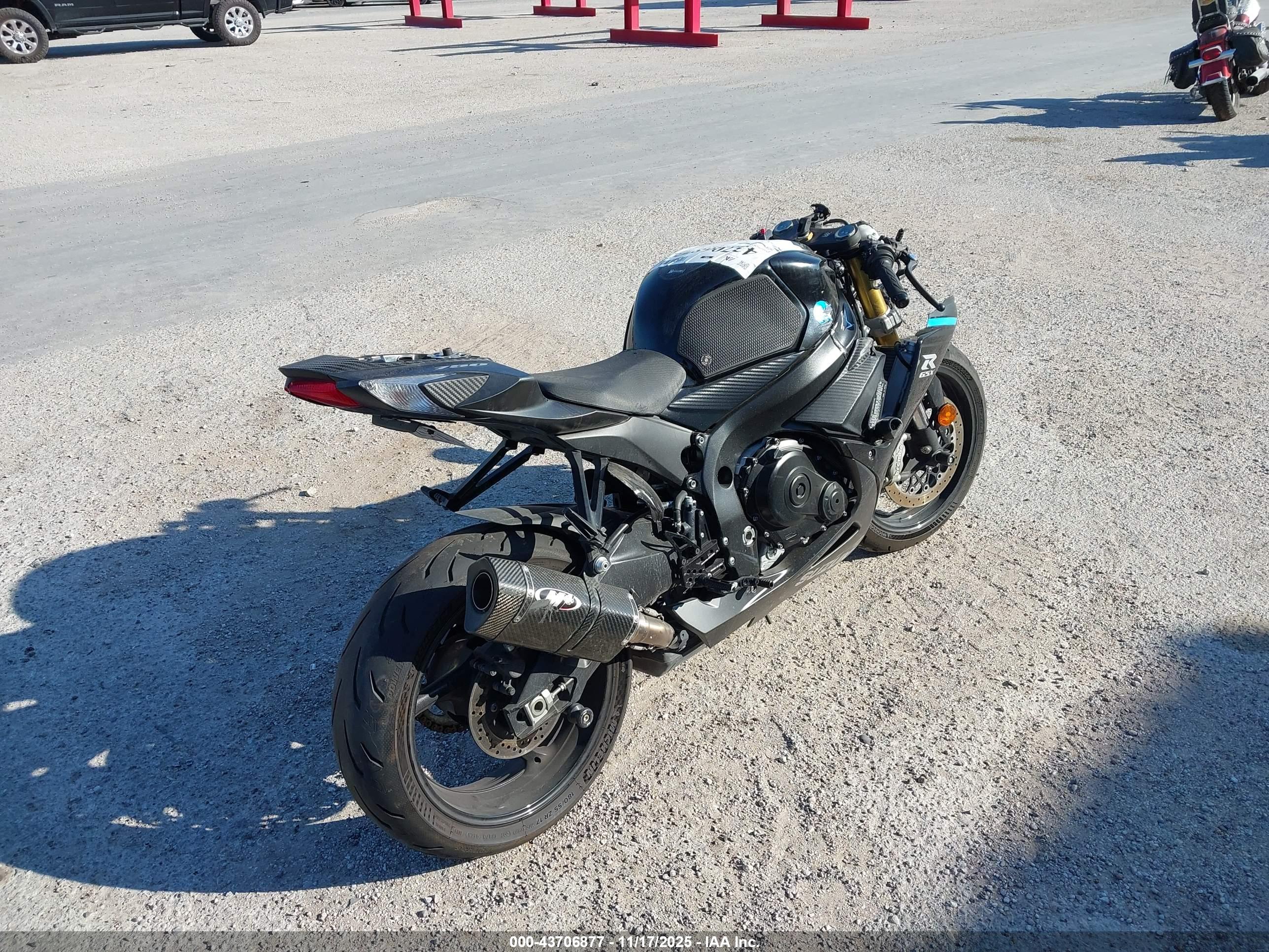 SUZUKI GSX-R750 image 4