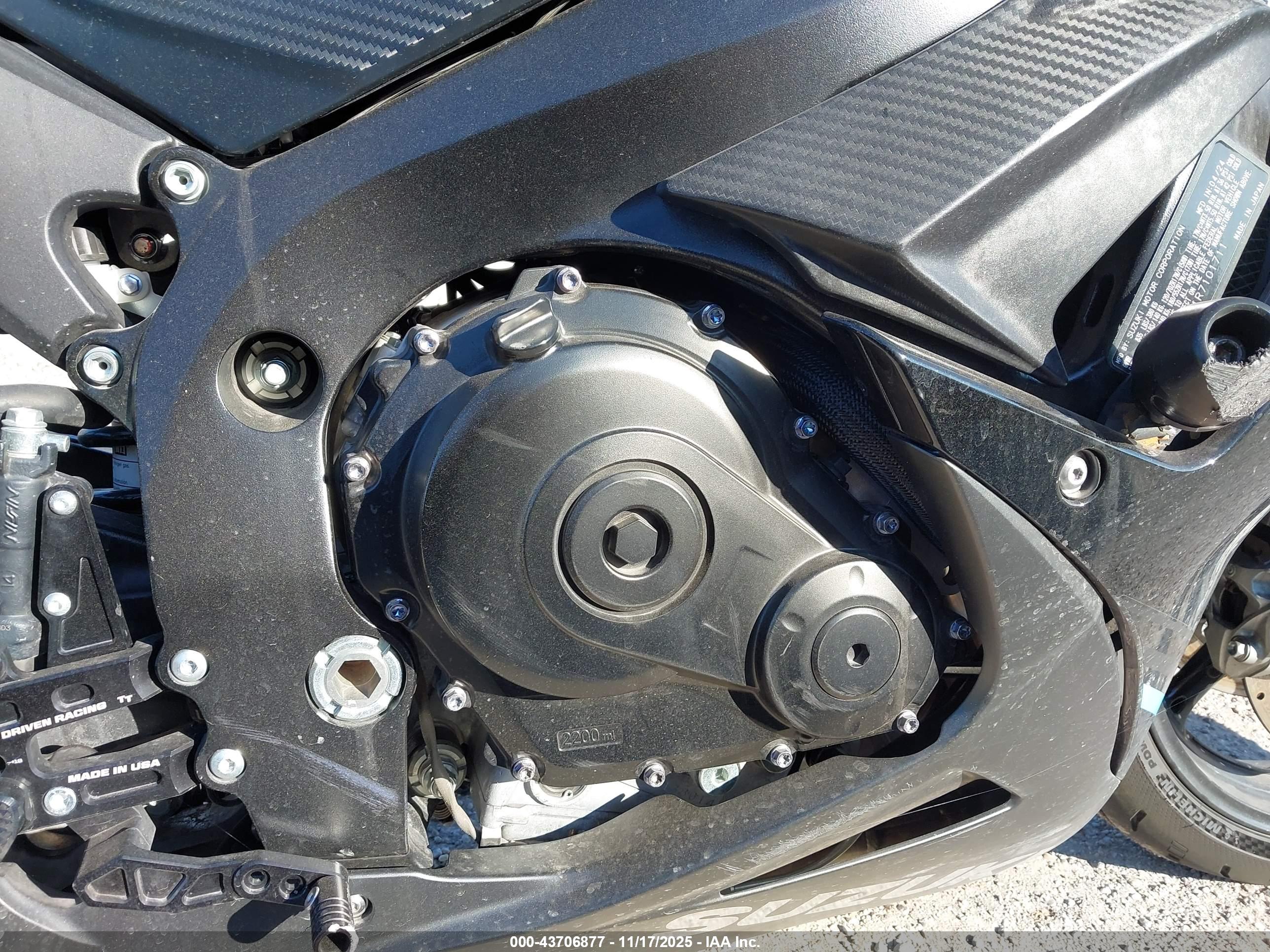 SUZUKI GSX-R750 image 8