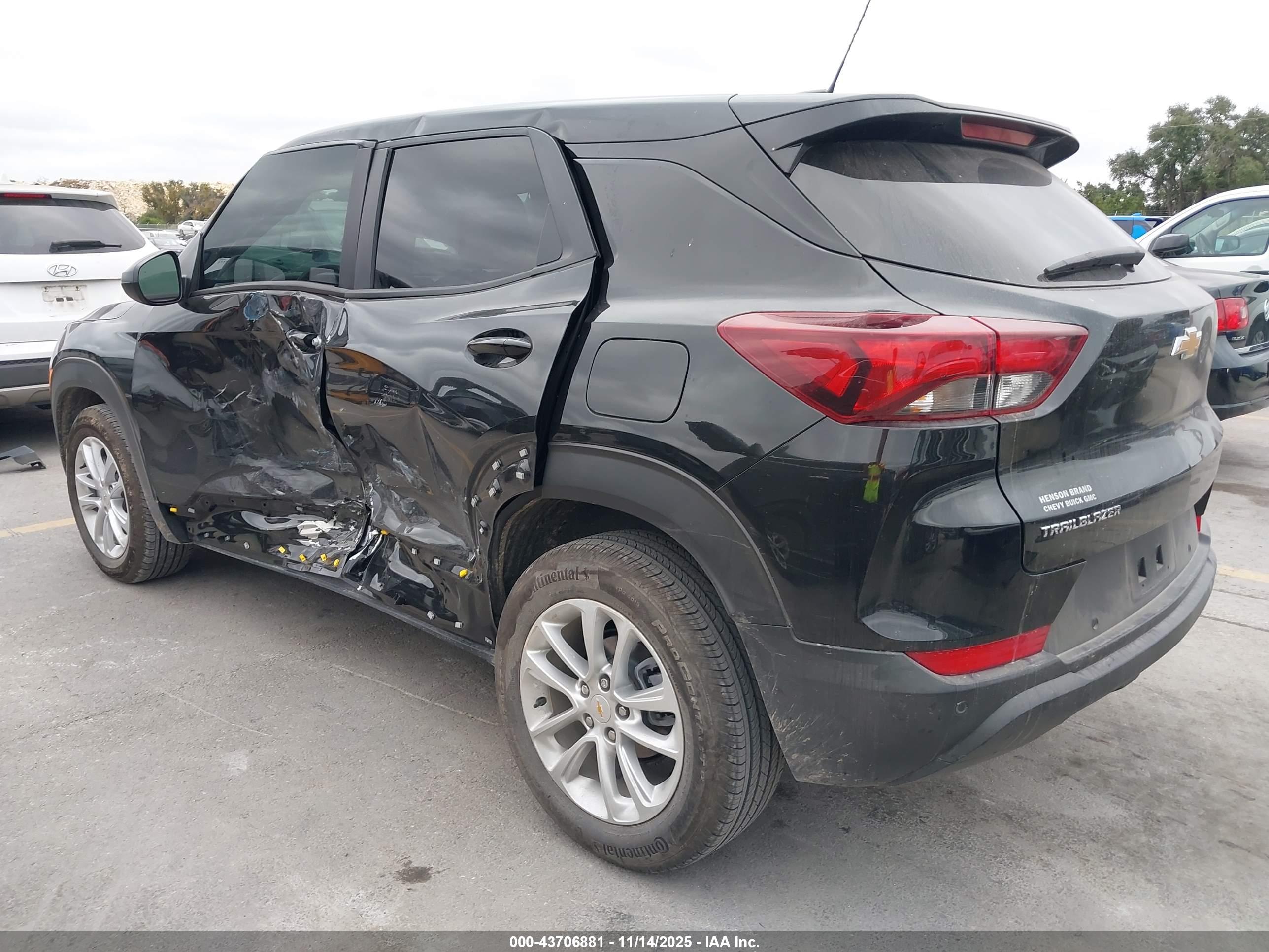 CHEVROLET TRAILBLAZER image 3