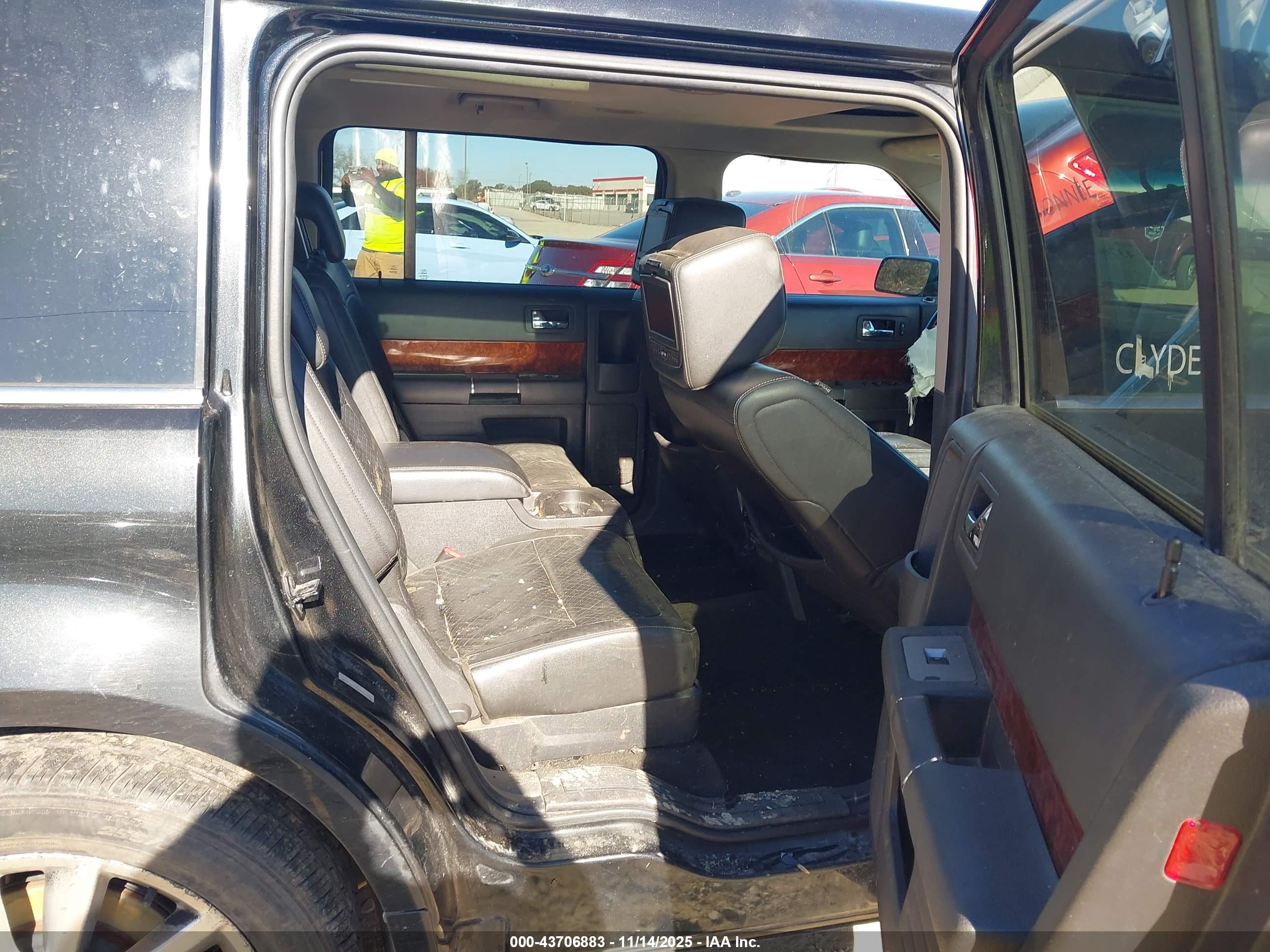 FORD FLEX image 8