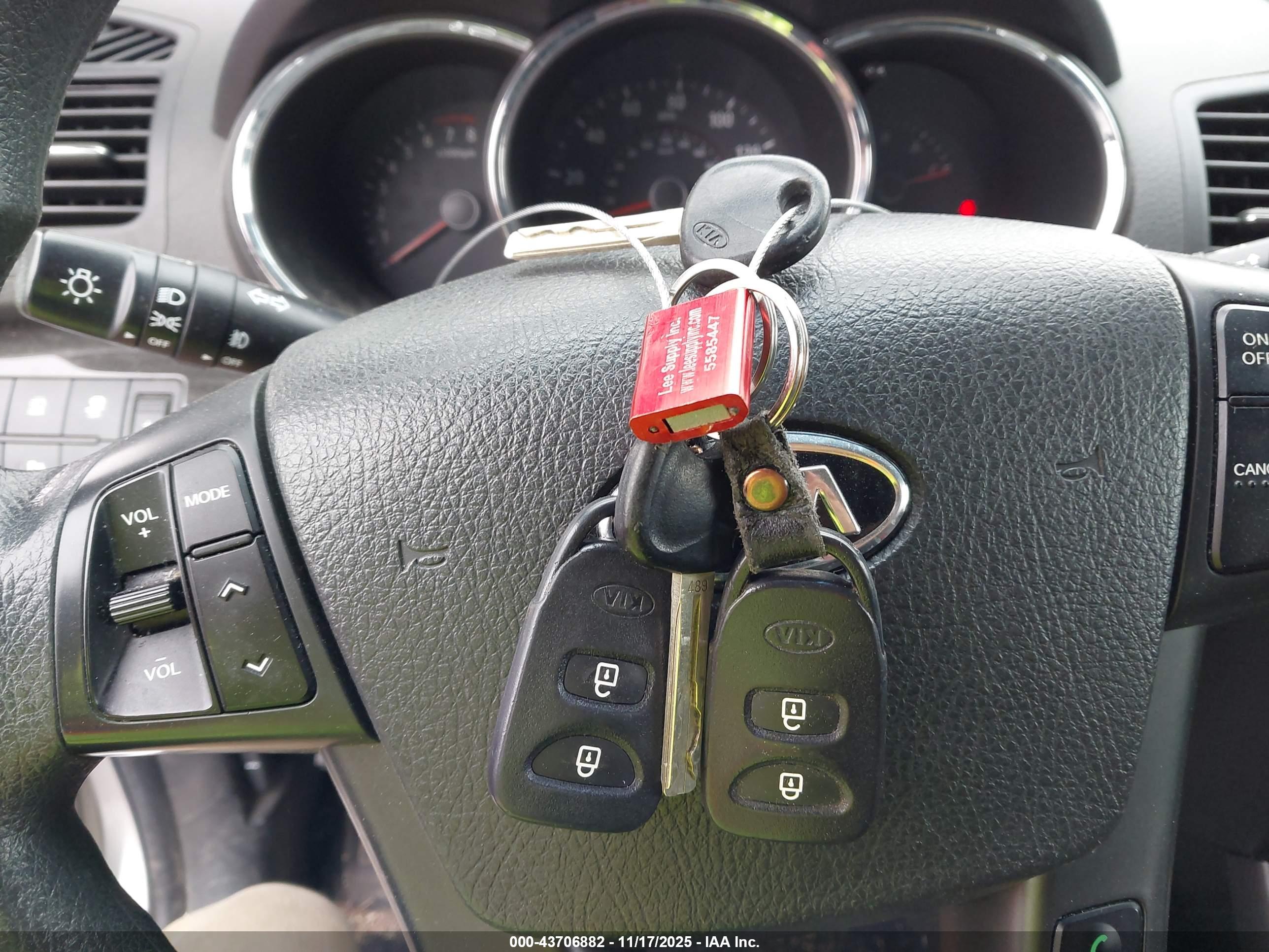 KIA SORENTO image 11