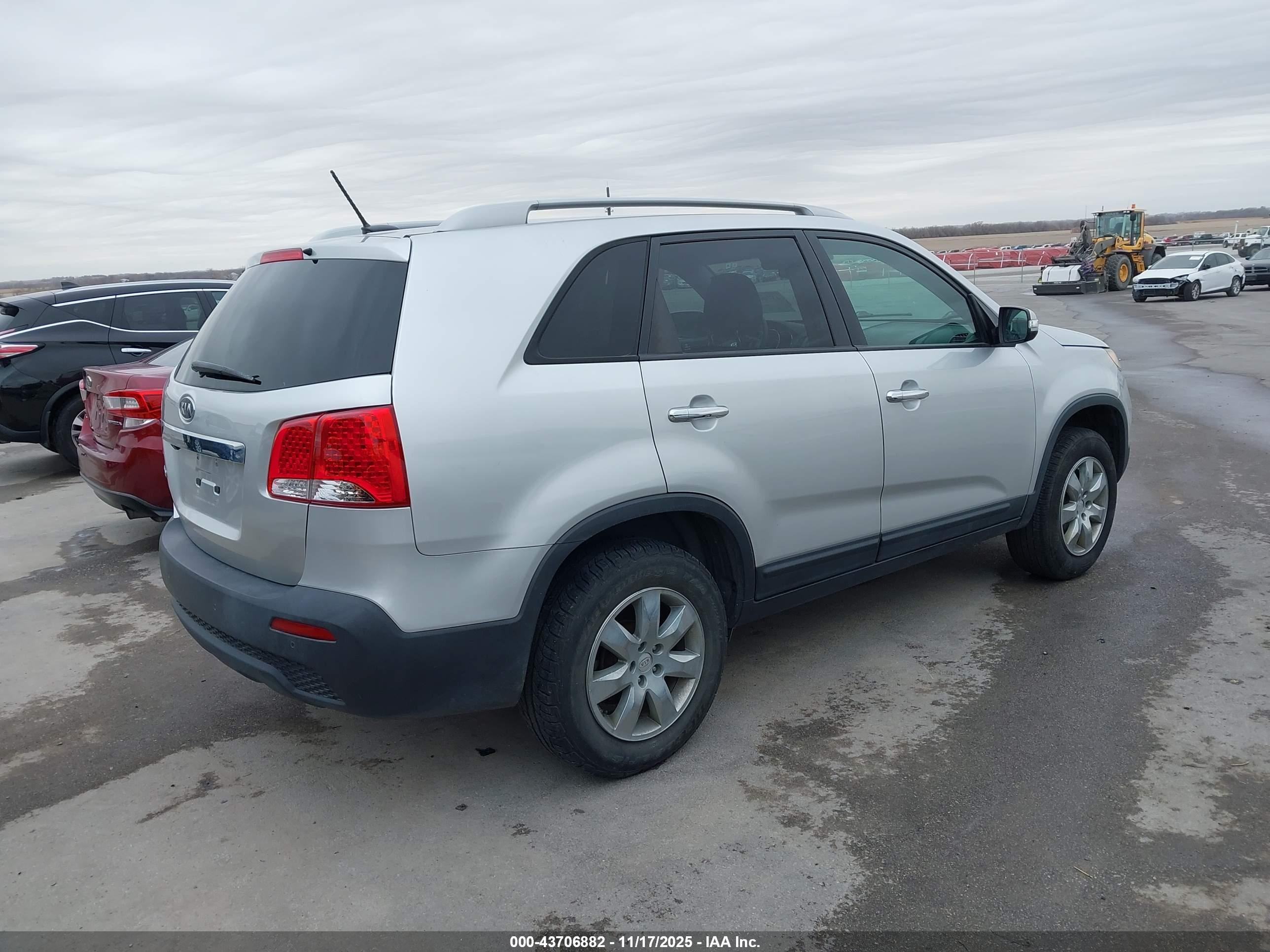 KIA SORENTO image 4
