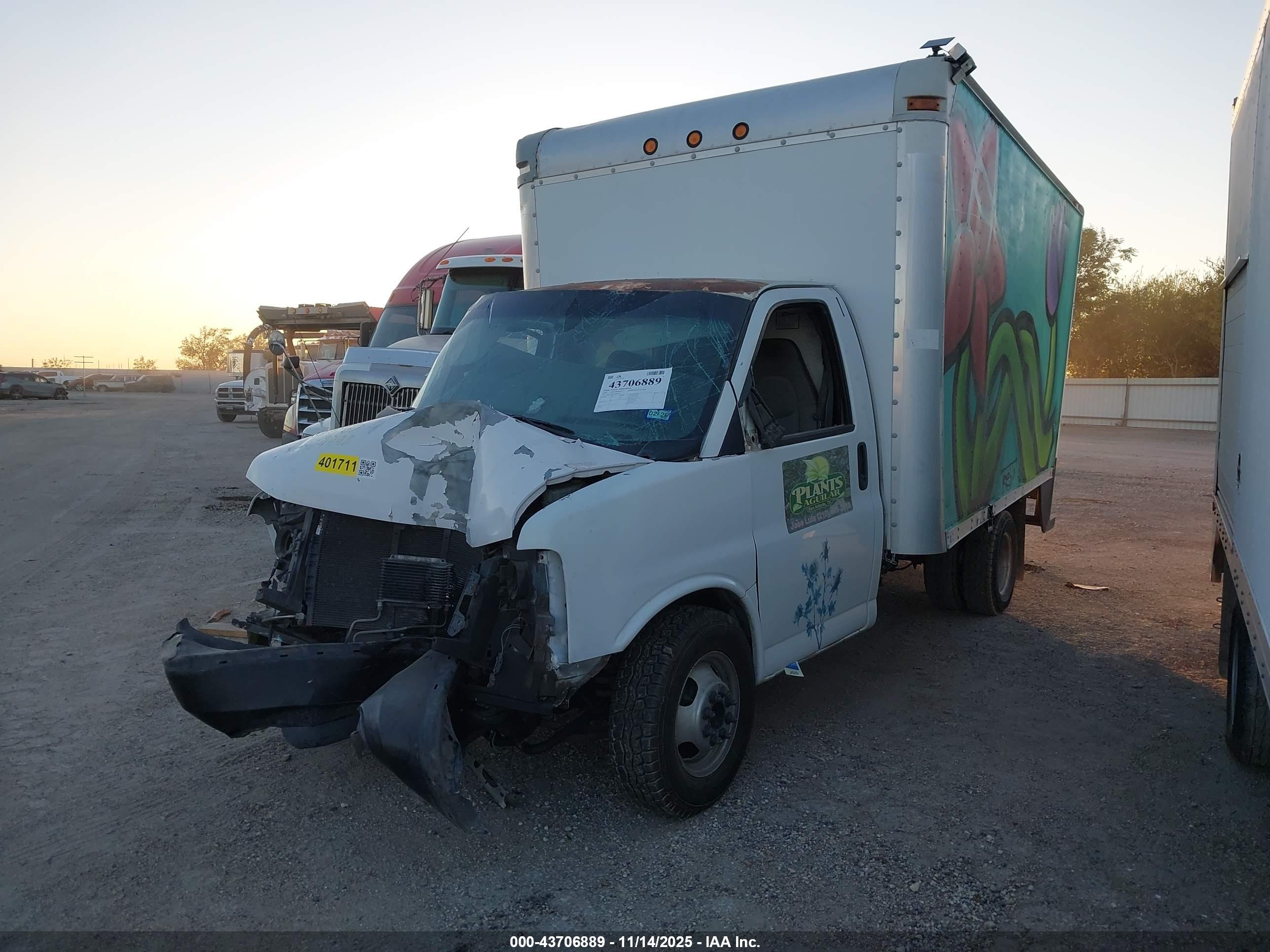 CHEVROLET EXPRESS image 2