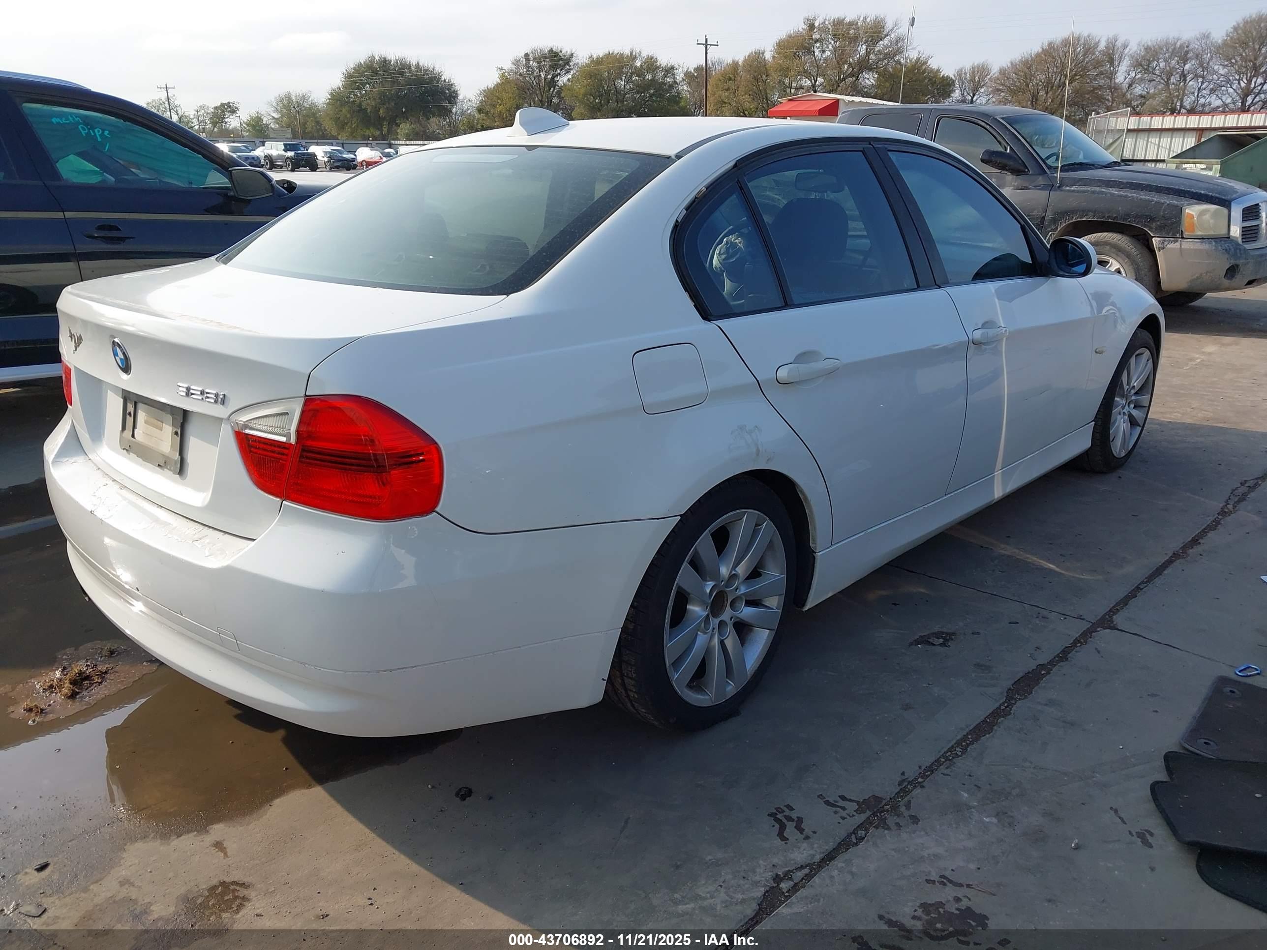 BMW 328I image 4