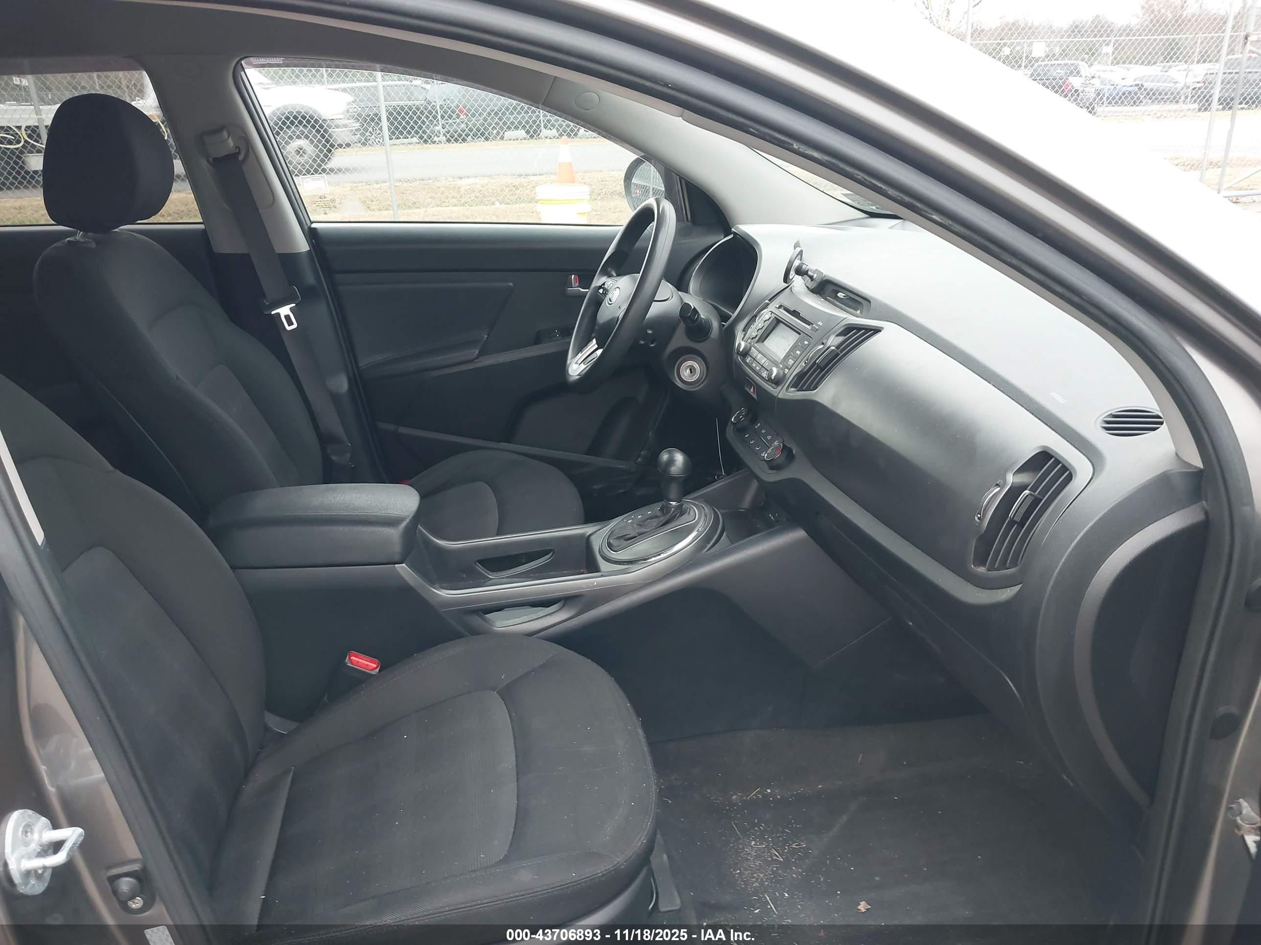 KIA SPORTAGE image 5