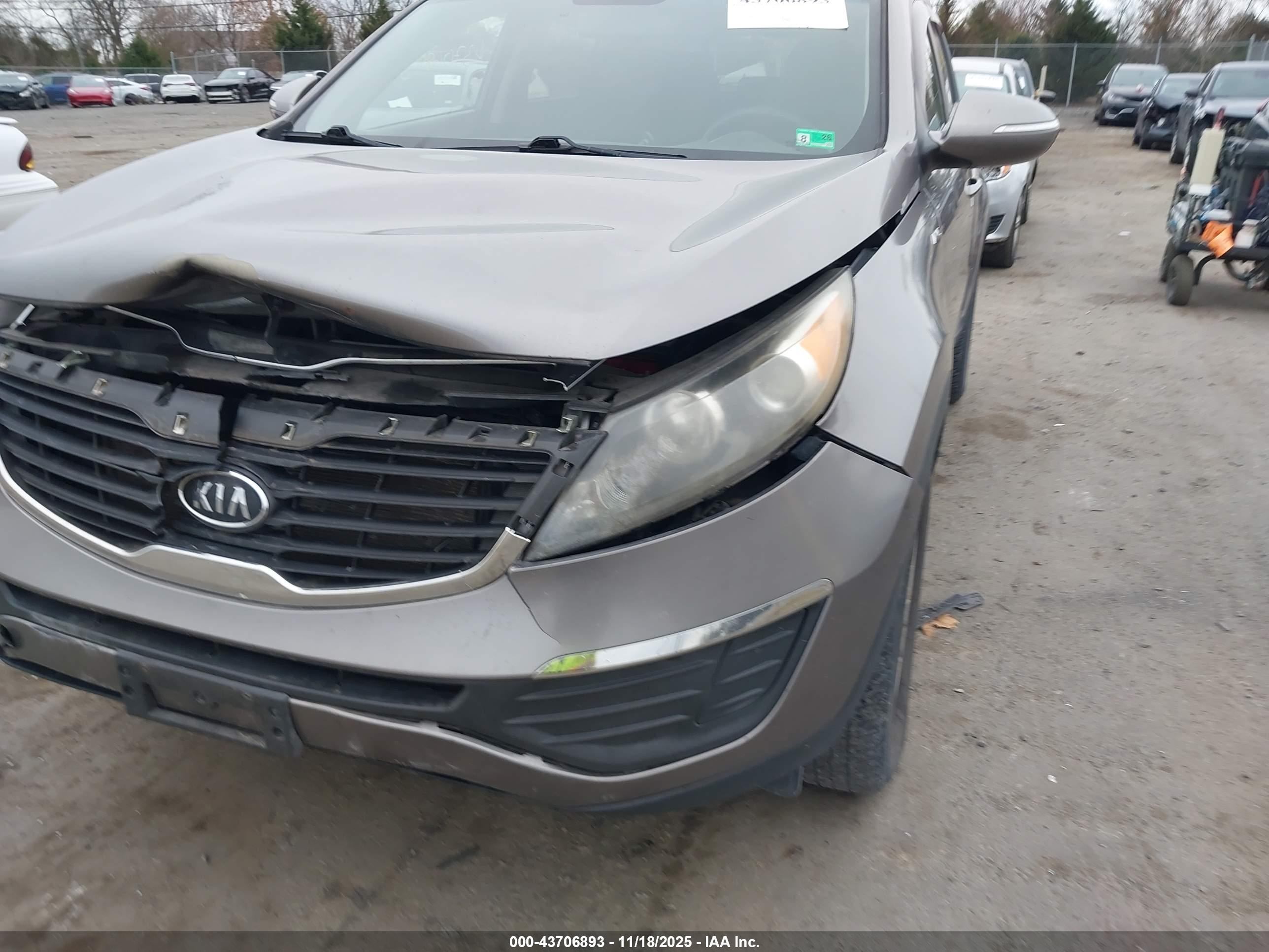 KIA SPORTAGE image 6