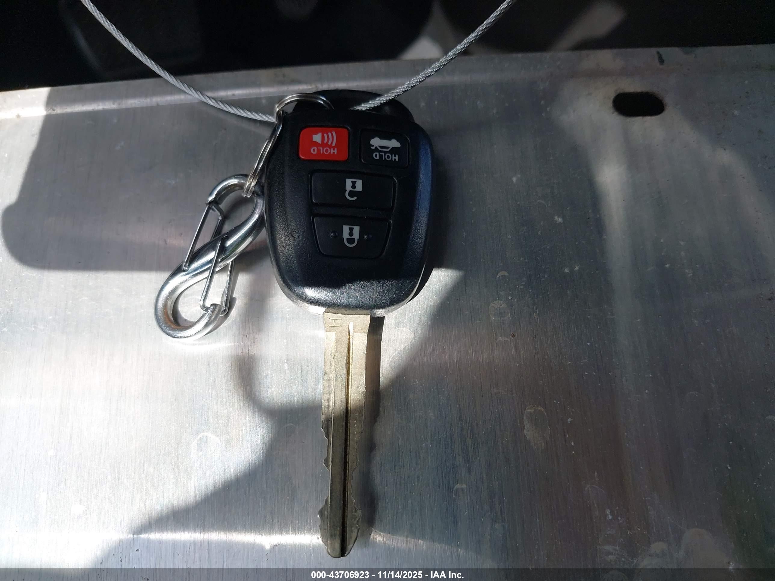 TOYOTA COROLLA image 11