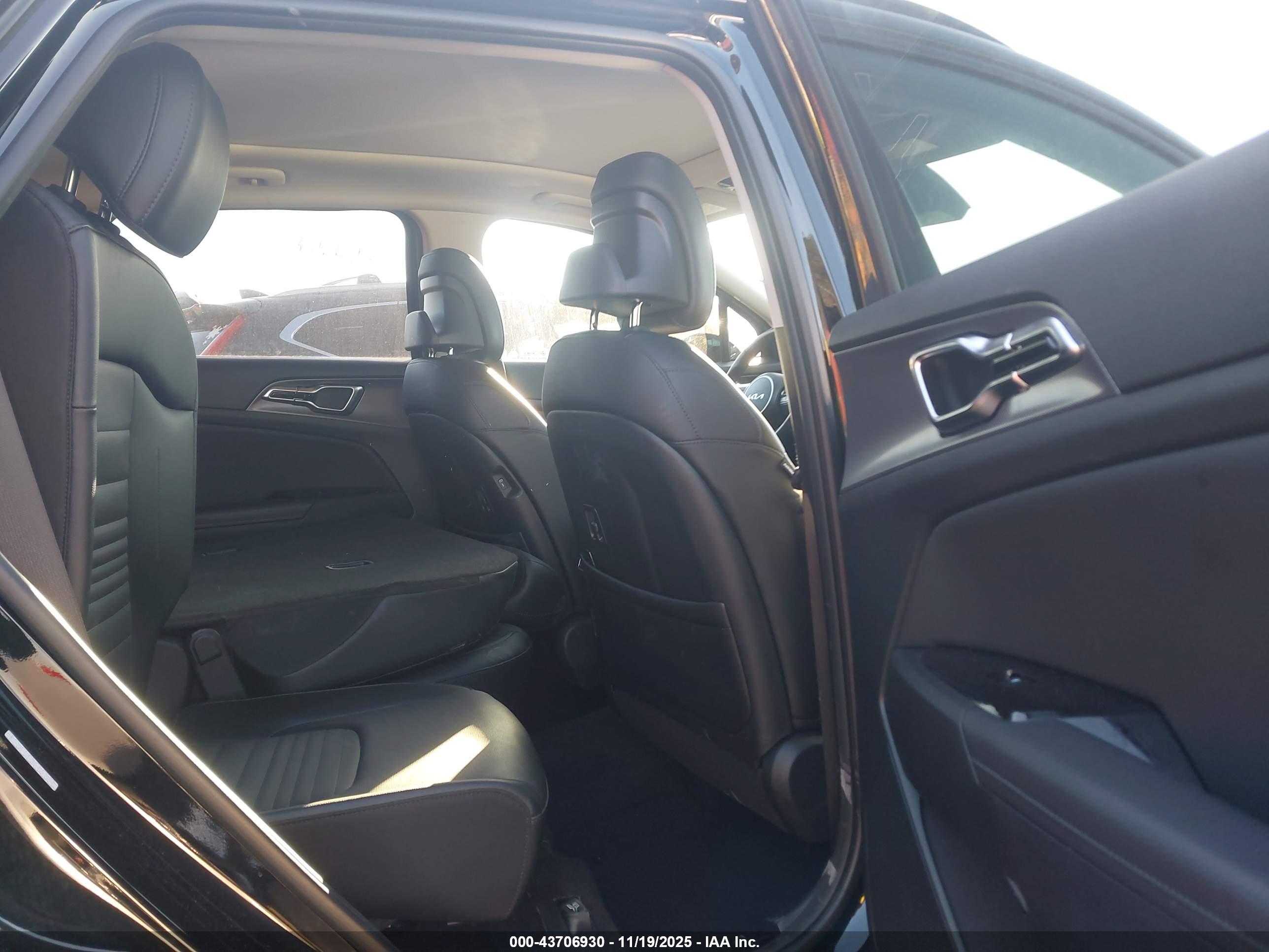 KIA SPORTAGE image 8