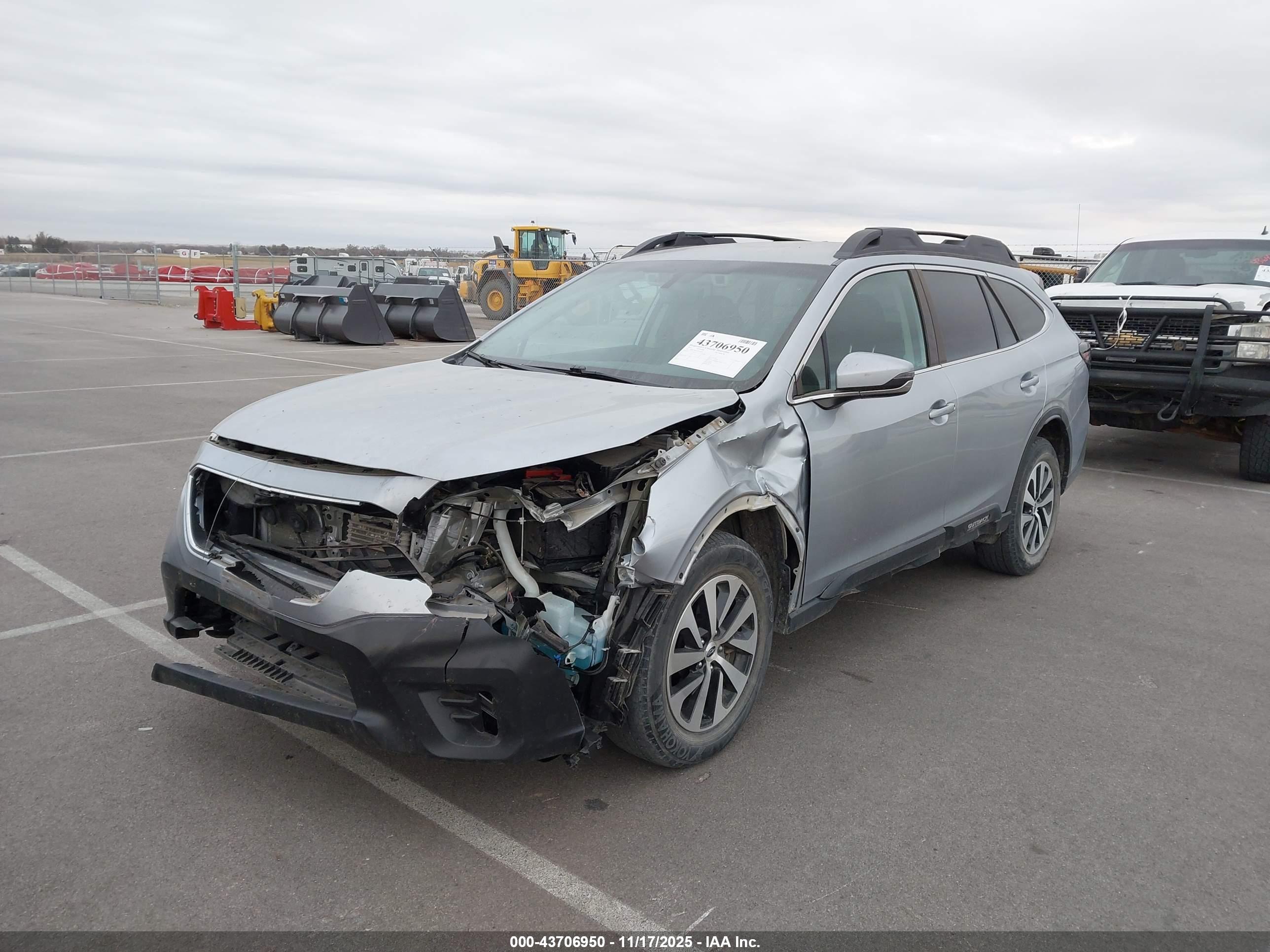 SUBARU OUTBACK image 2