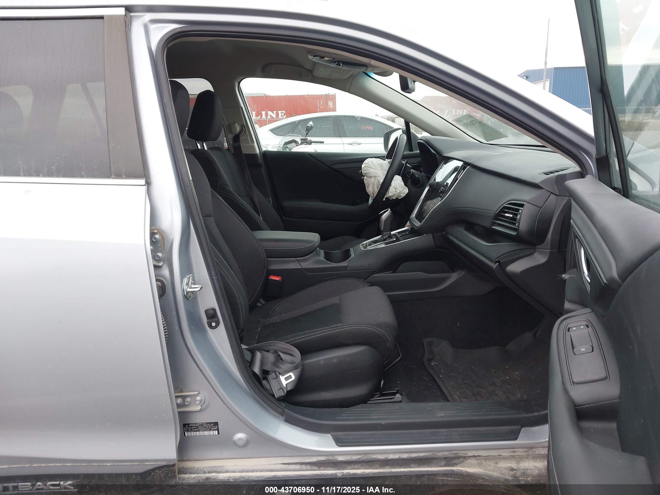 SUBARU OUTBACK image 5