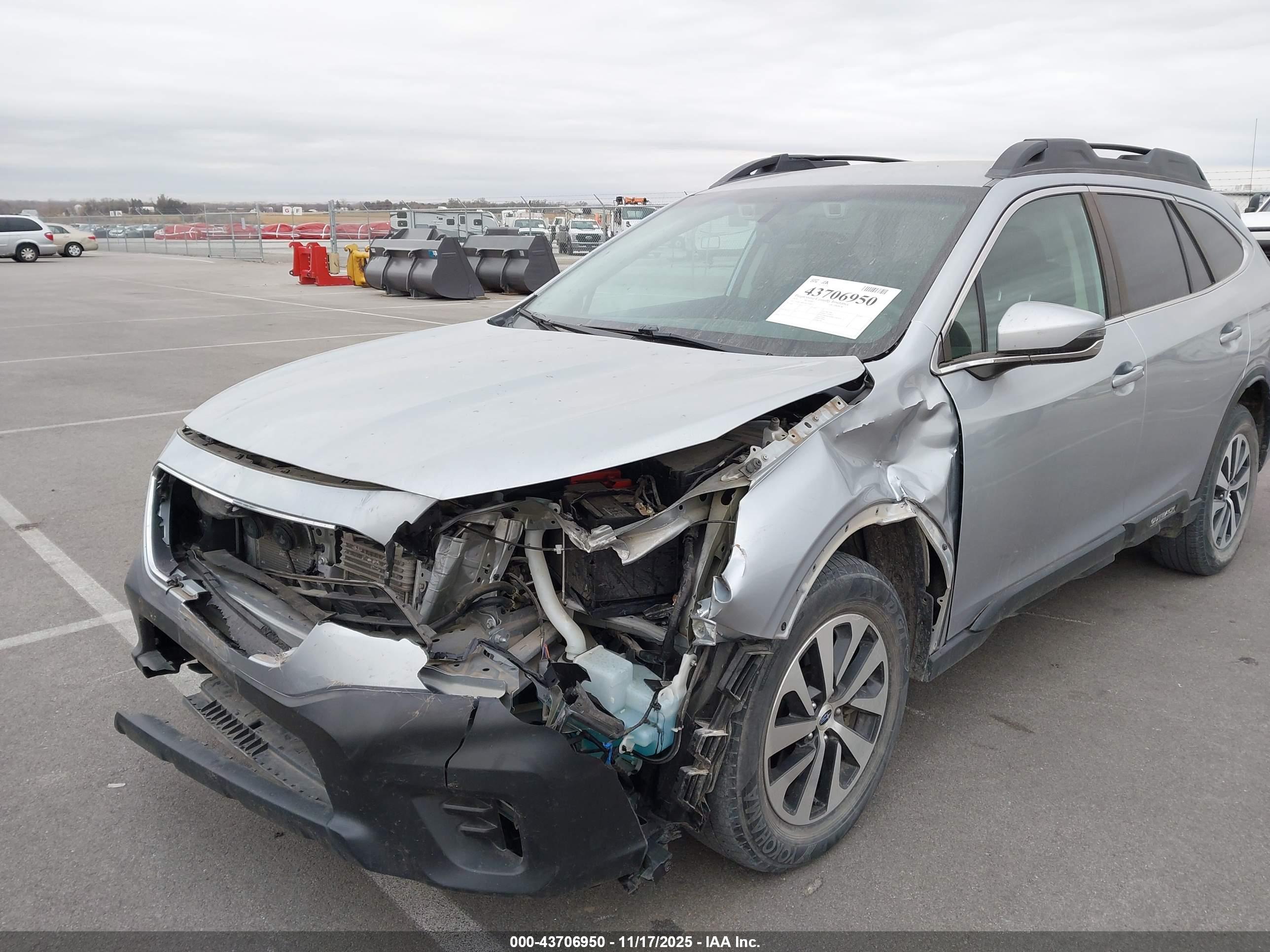 SUBARU OUTBACK image 6