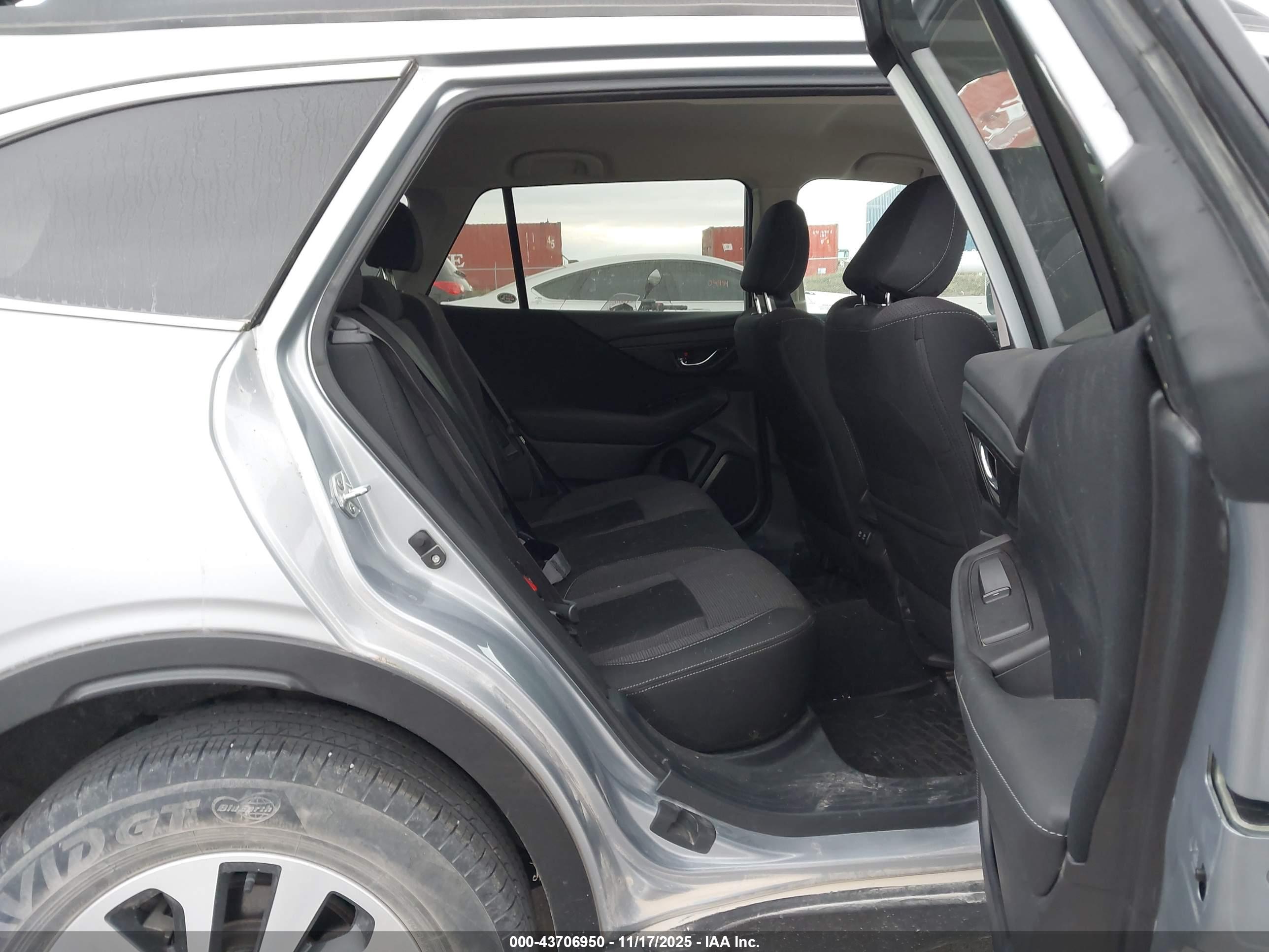 SUBARU OUTBACK image 8