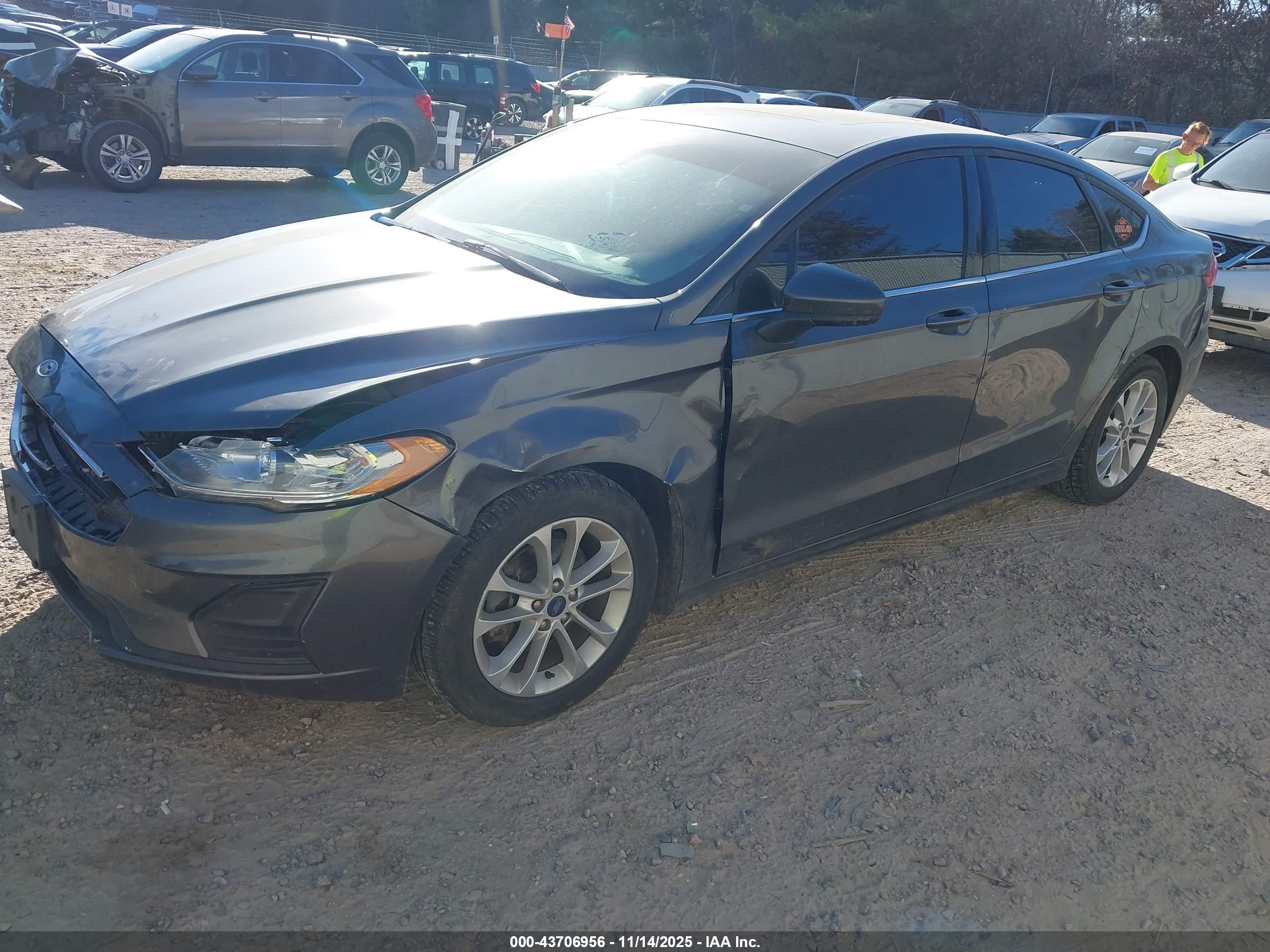 FORD FUSION image 2