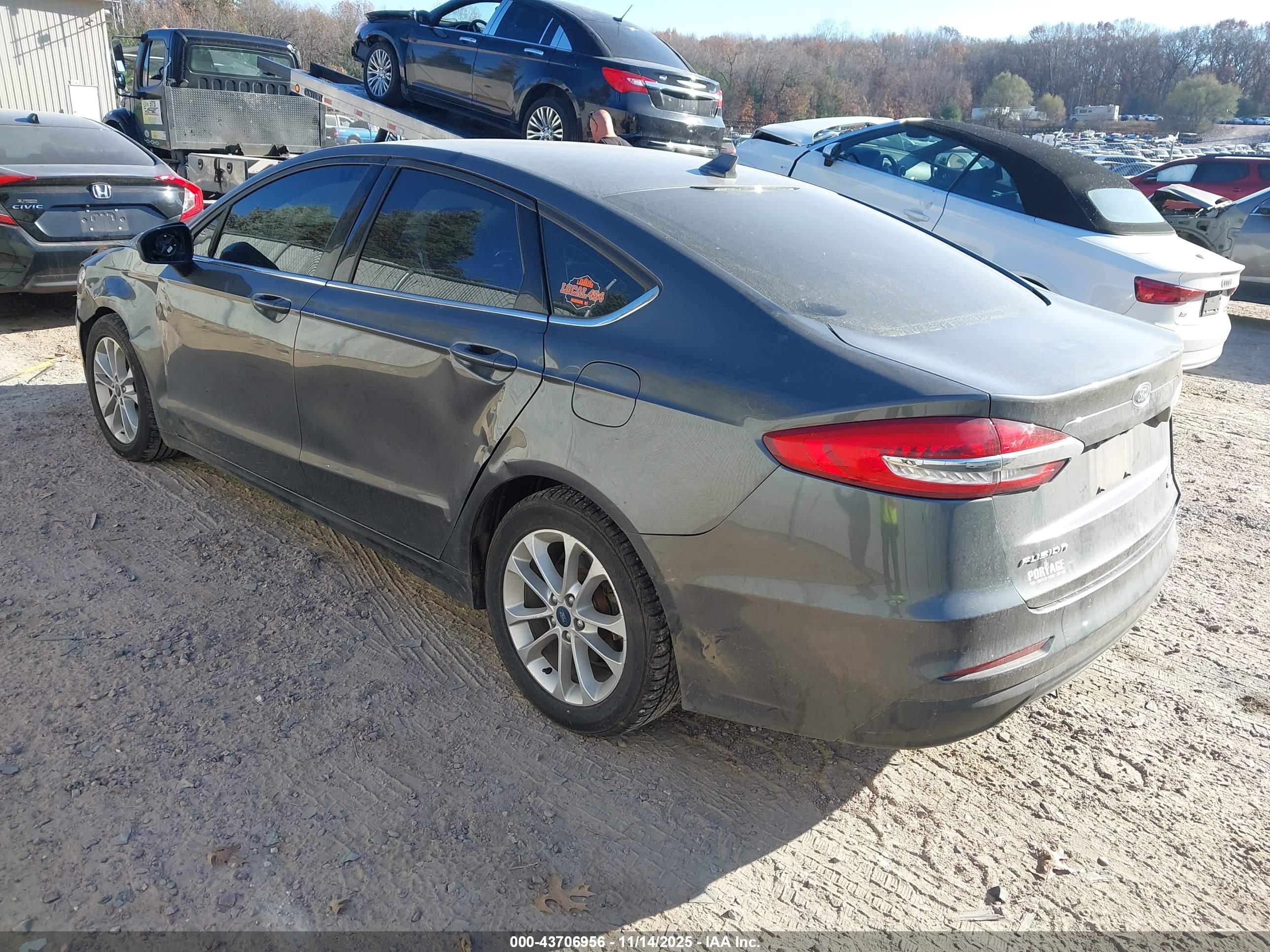 FORD FUSION image 3