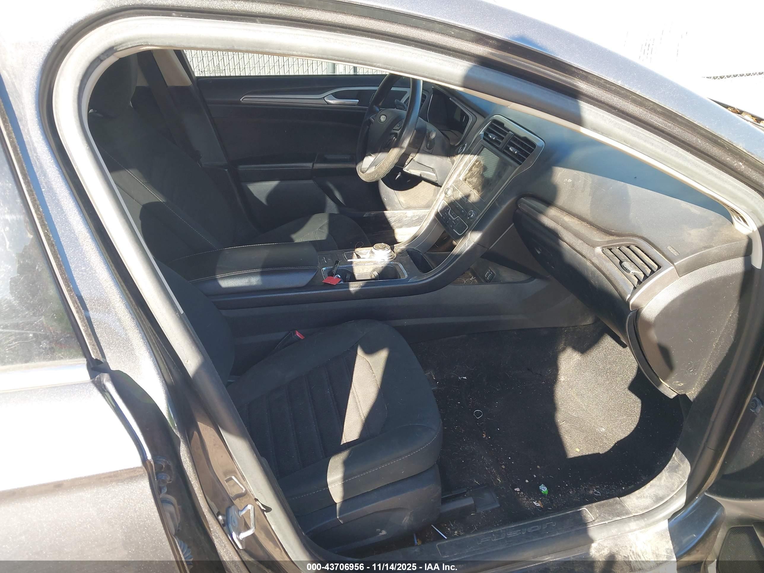 FORD FUSION image 5