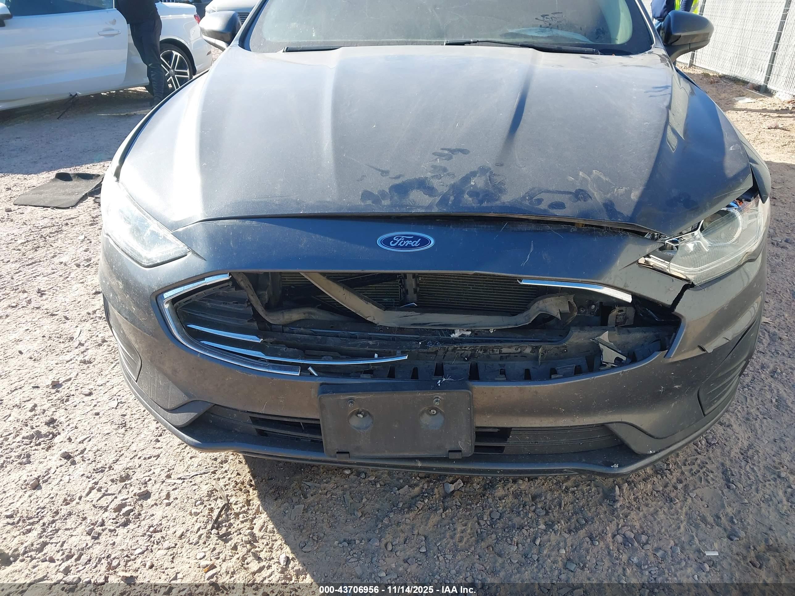 FORD FUSION image 6