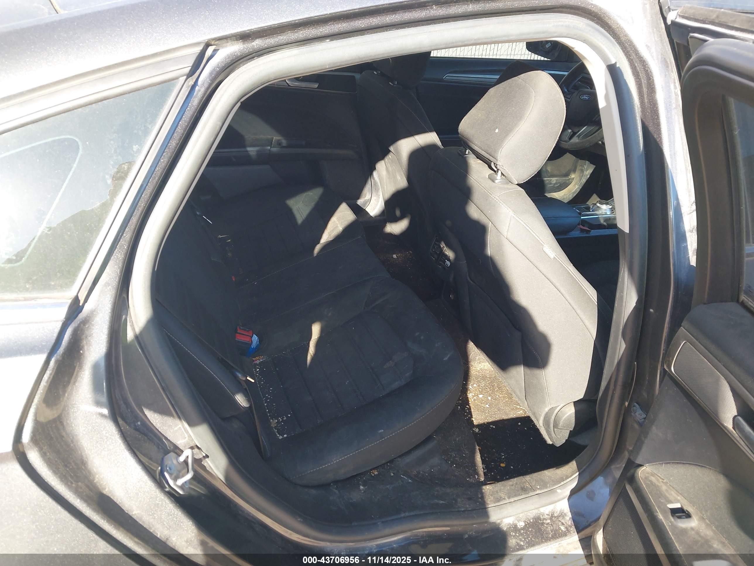 FORD FUSION image 8