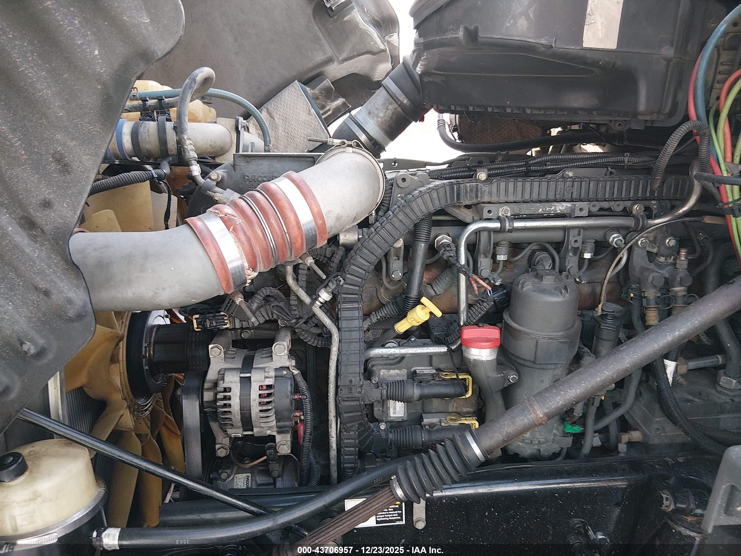 PETERBILT 579 image 10