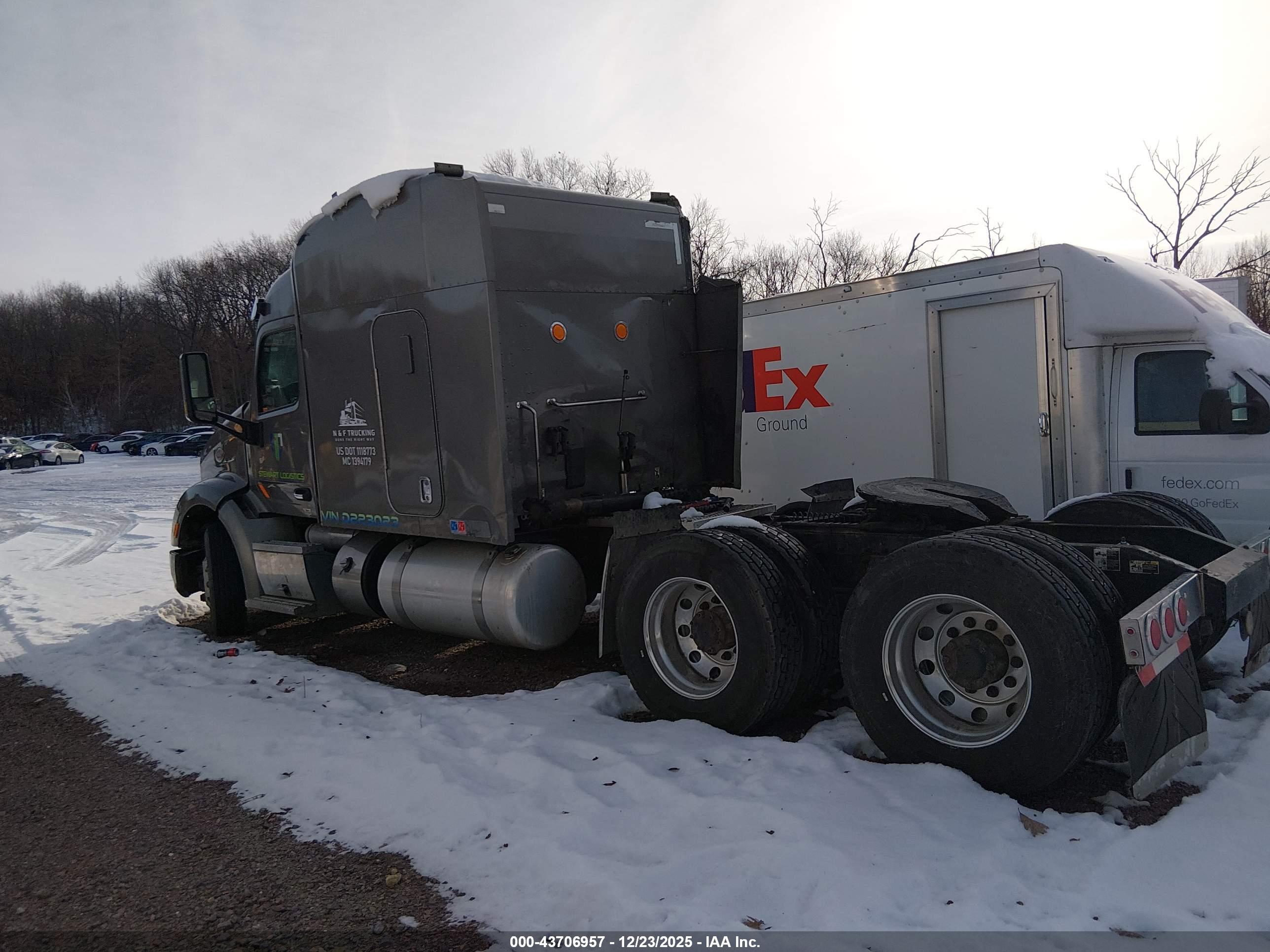 PETERBILT 579 image 3