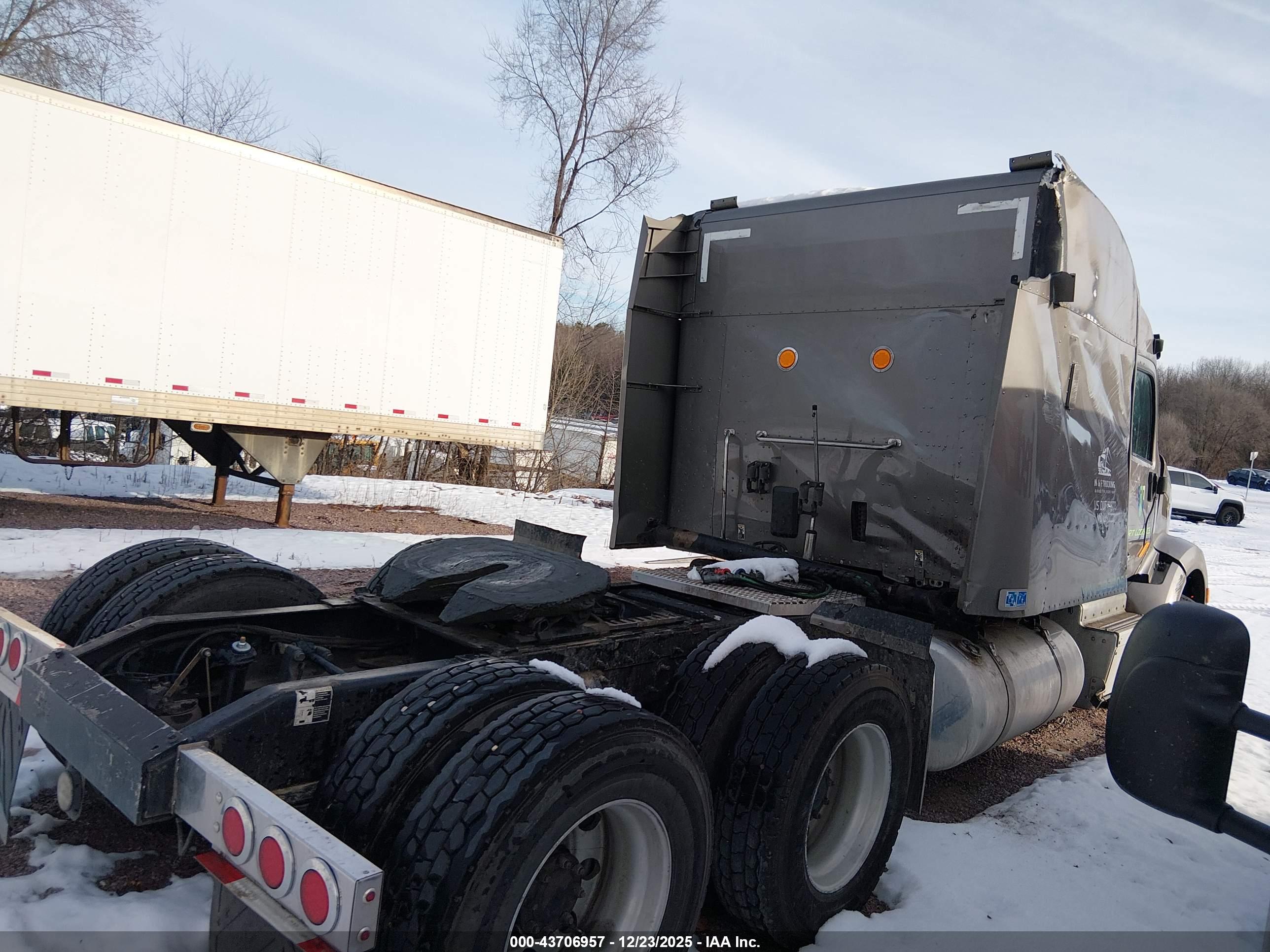 PETERBILT 579 image 4