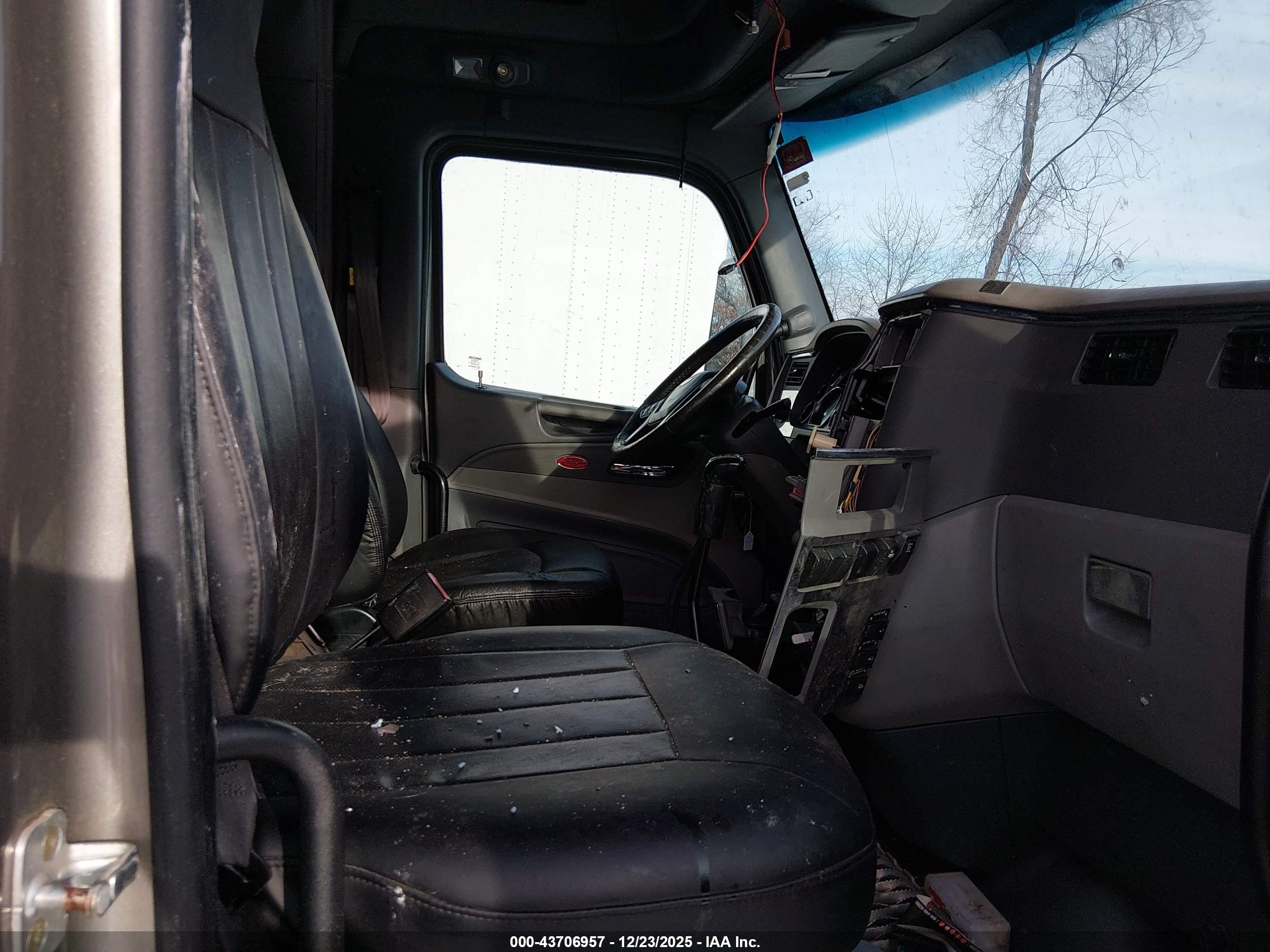 PETERBILT 579 image 5