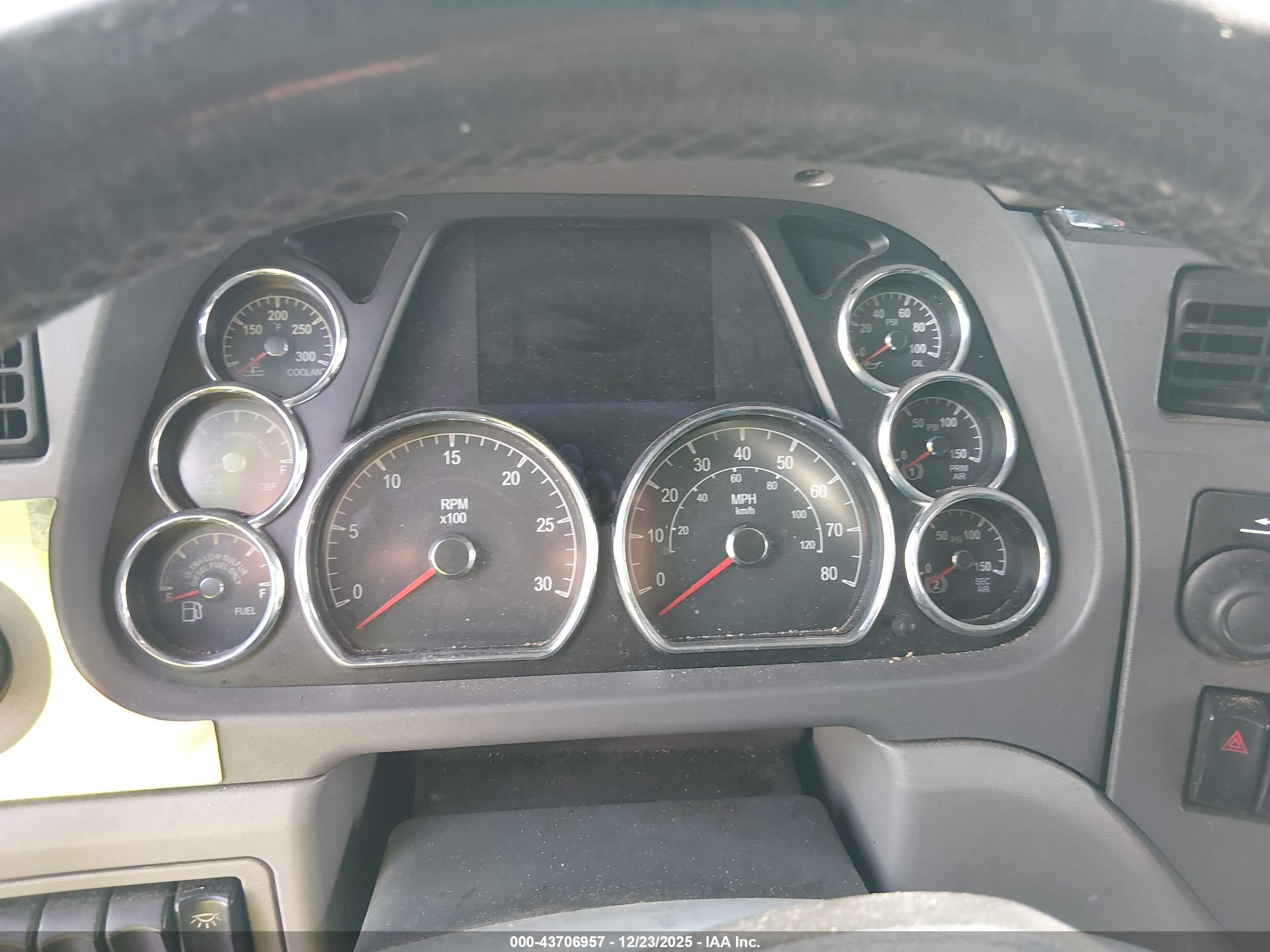 PETERBILT 579 image 6