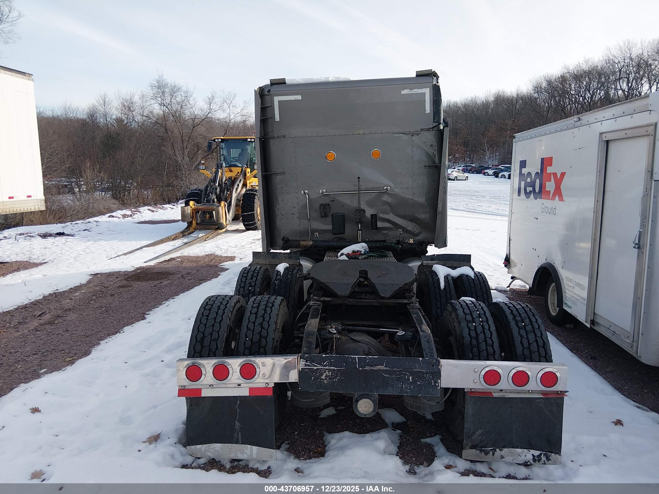 PETERBILT 579 image 8