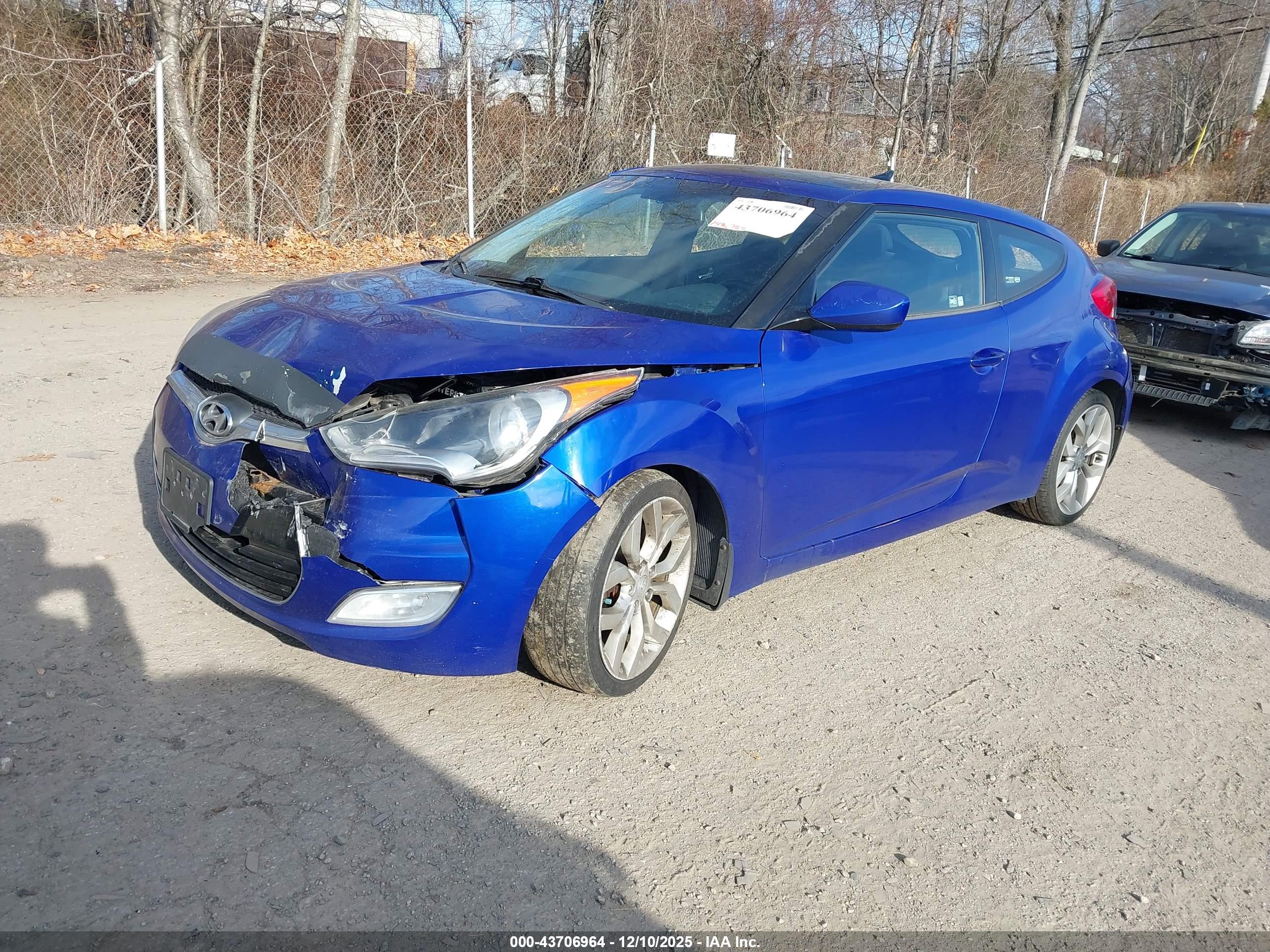 HYUNDAI VELOSTER image 2