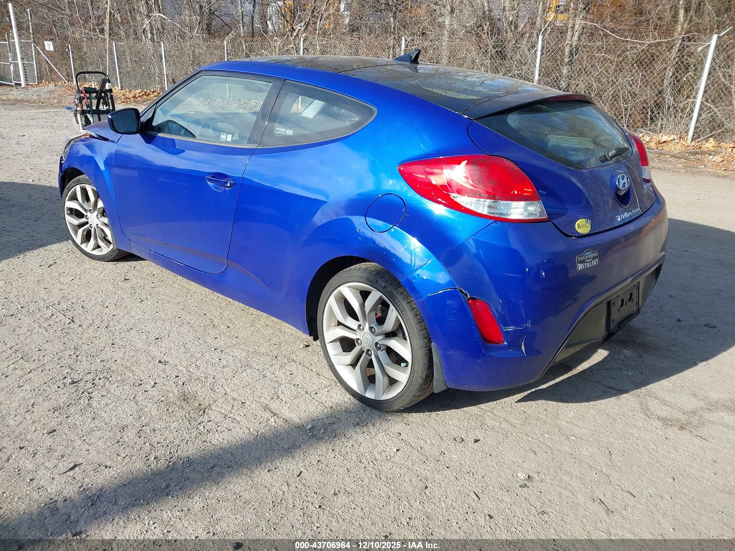 HYUNDAI VELOSTER image 3
