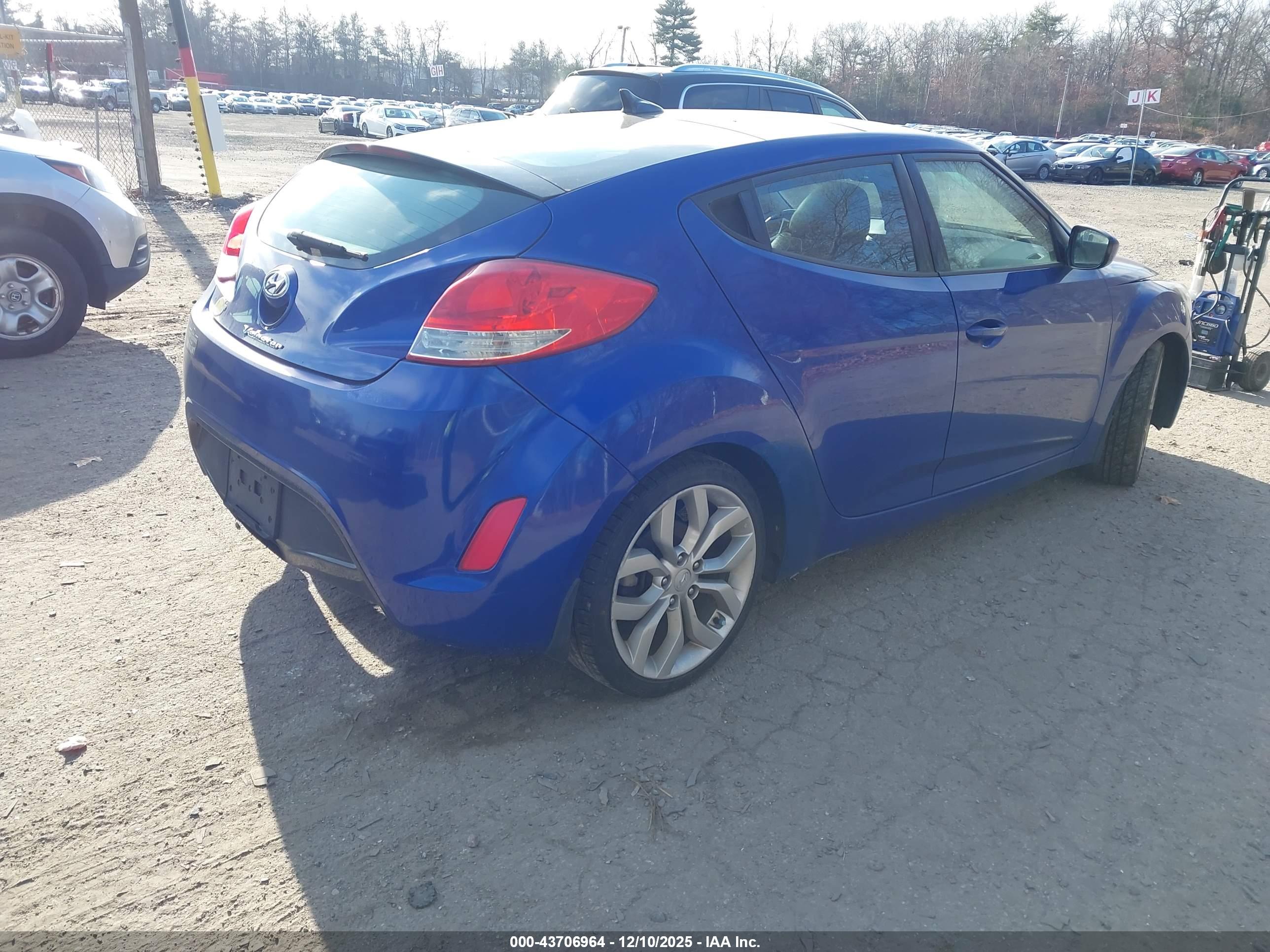 HYUNDAI VELOSTER image 4