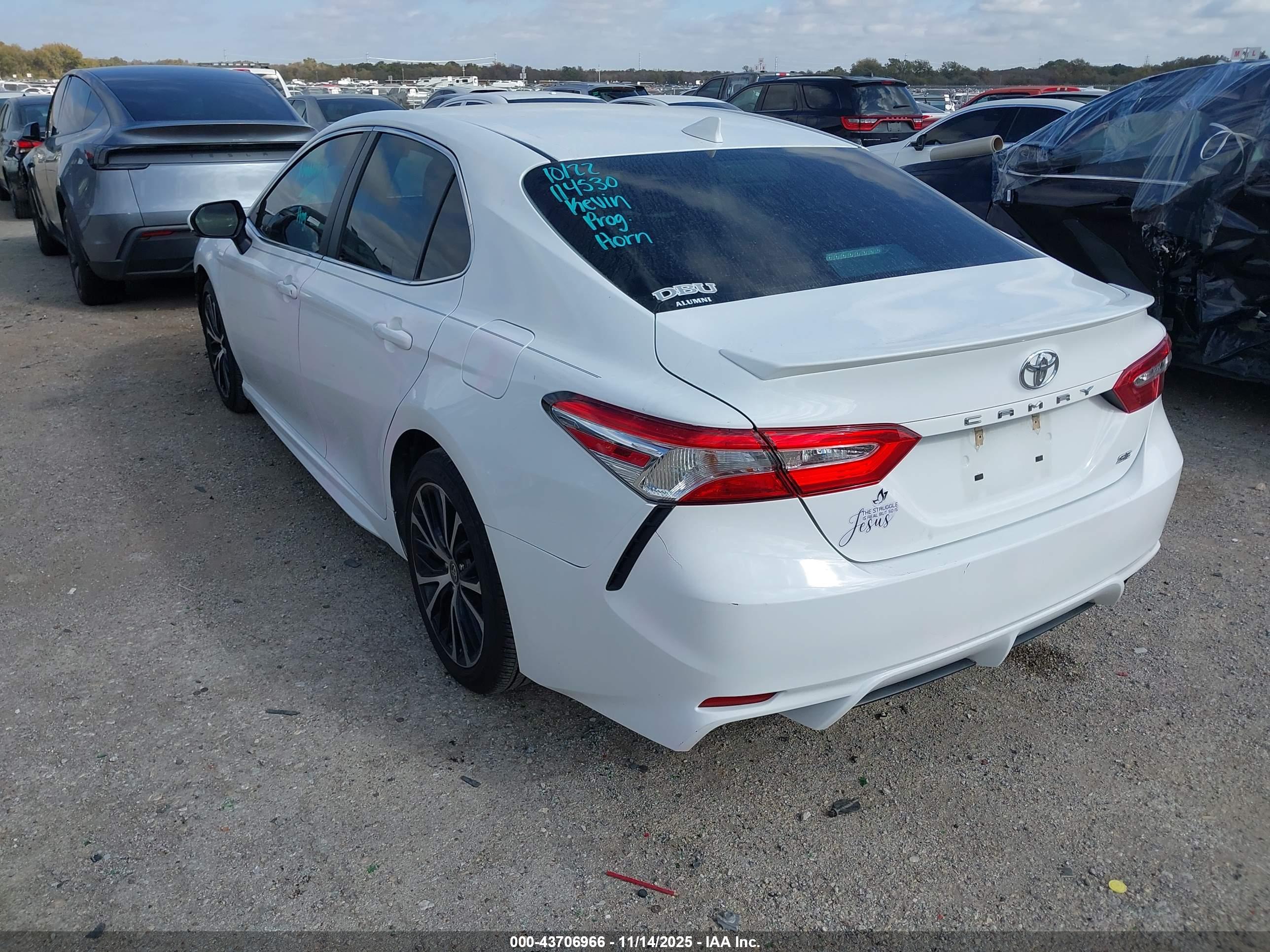 TOYOTA CAMRY image 3