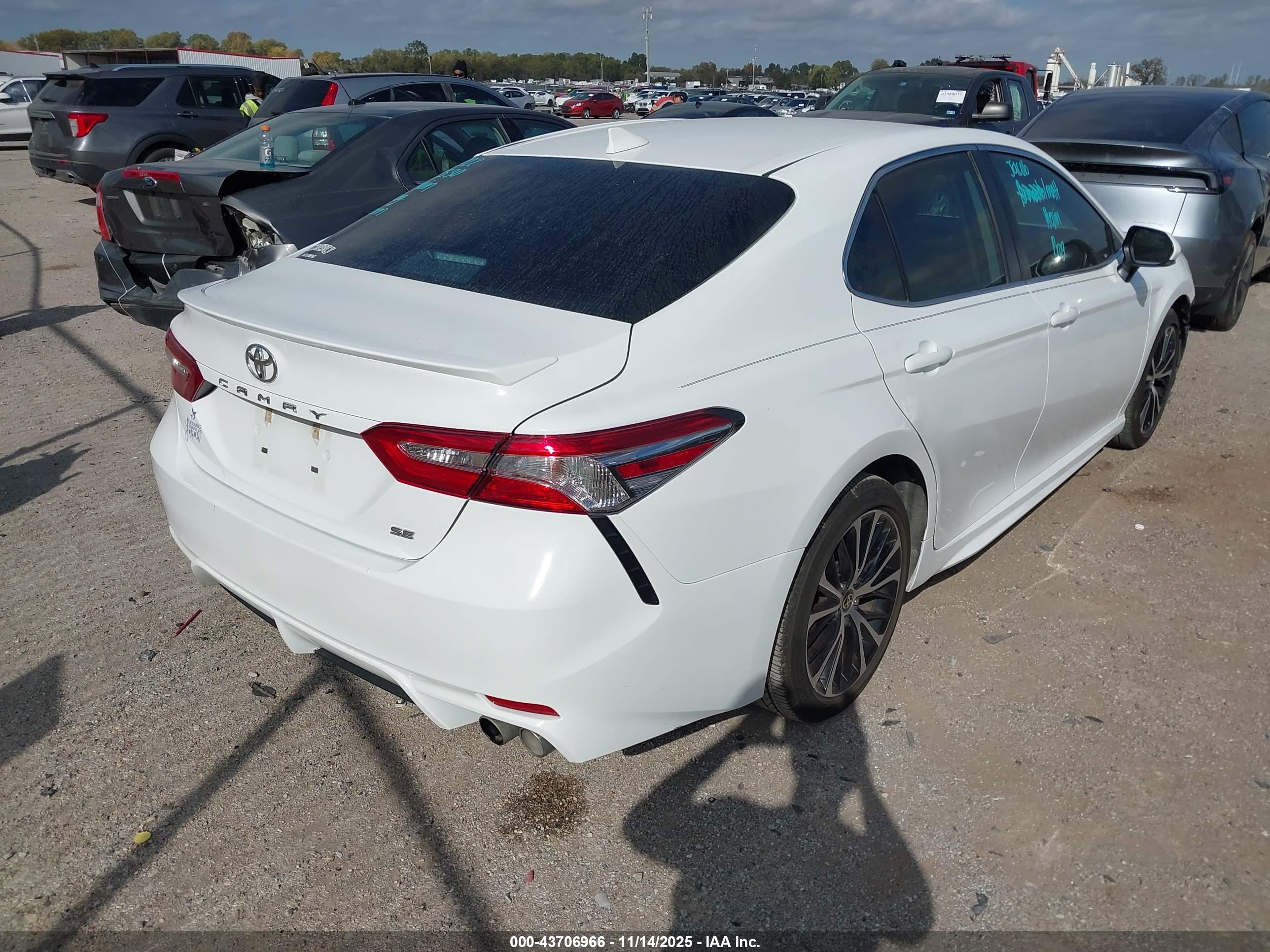 TOYOTA CAMRY image 4