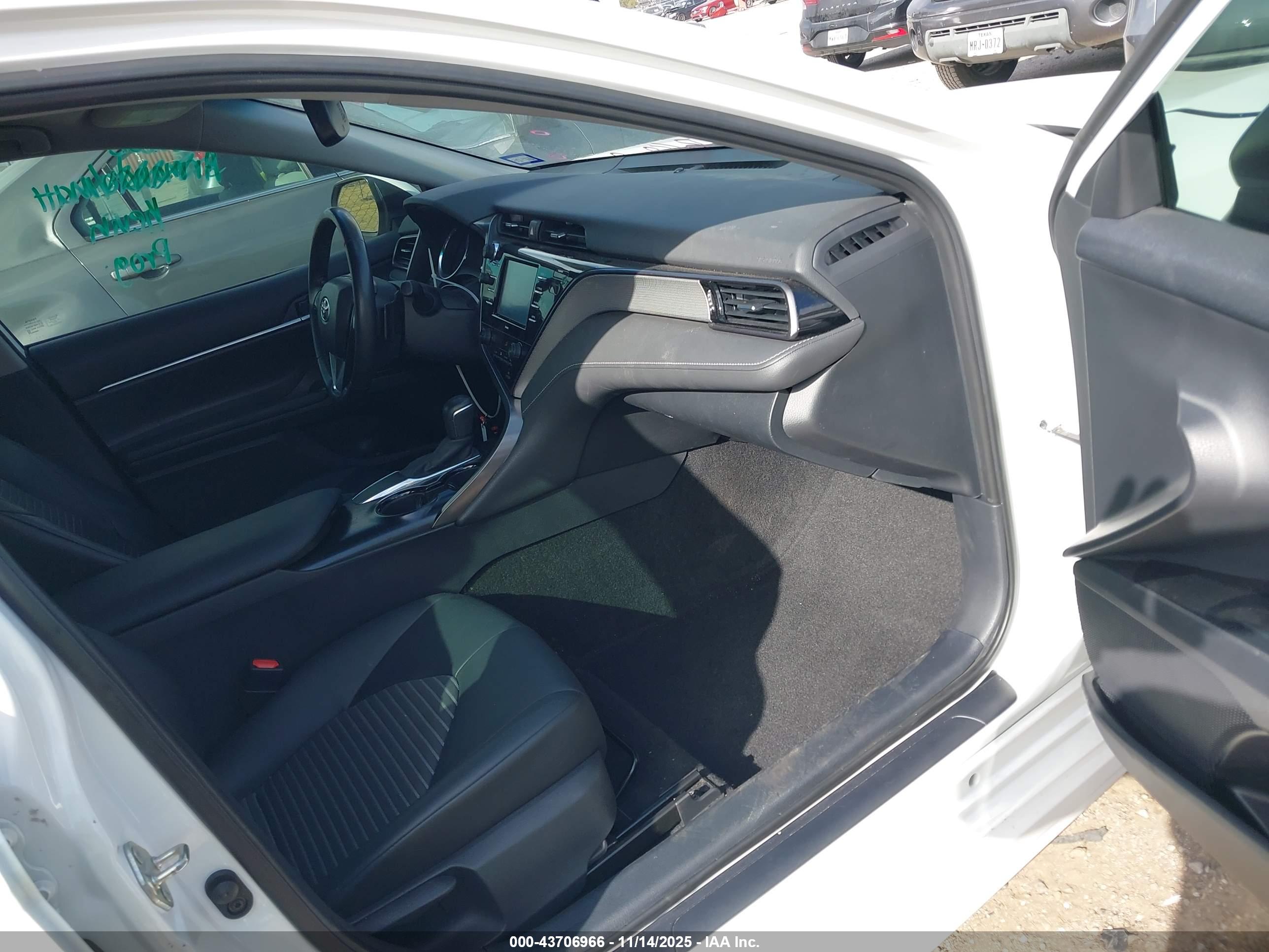TOYOTA CAMRY image 5