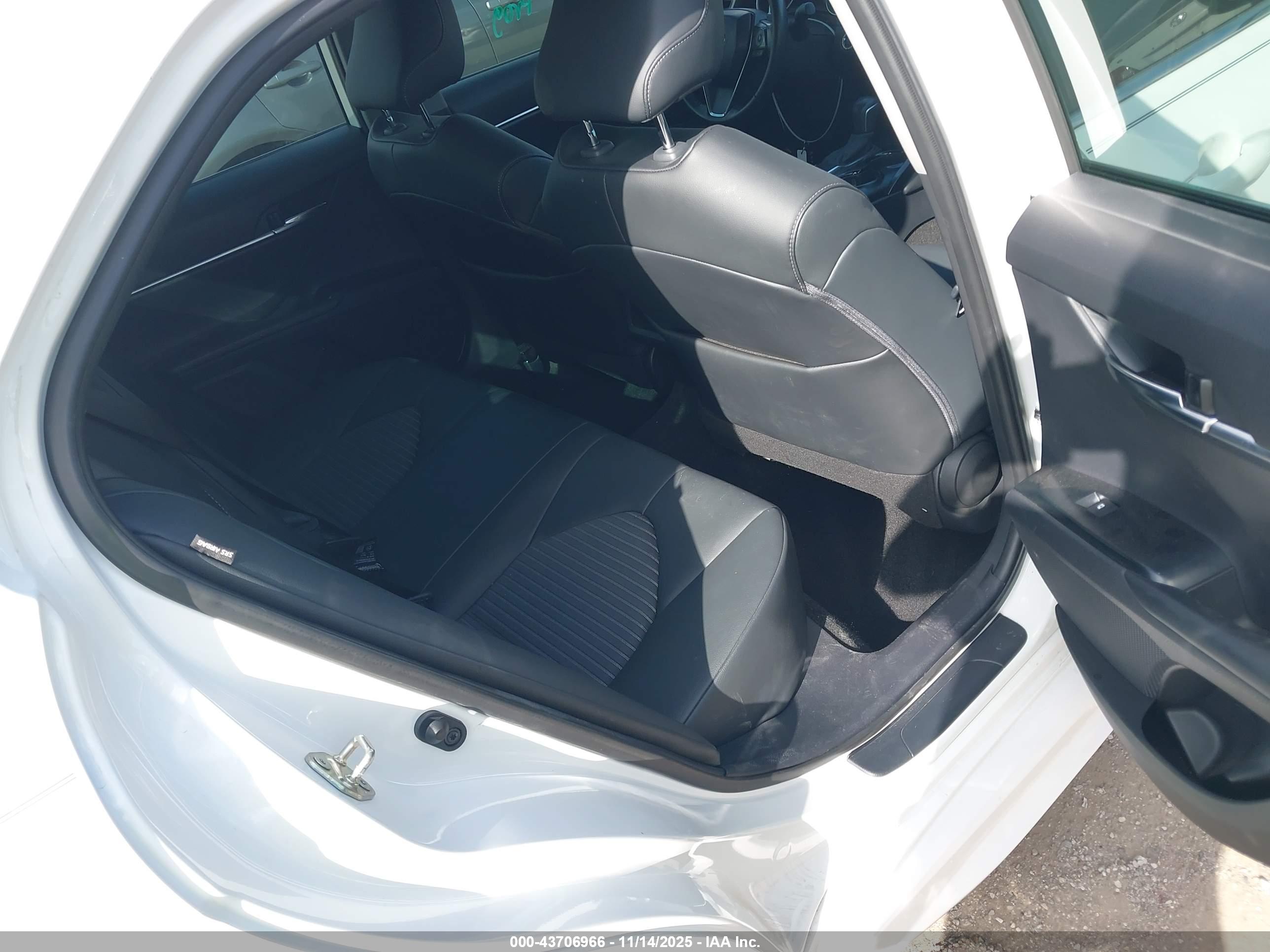 TOYOTA CAMRY image 8
