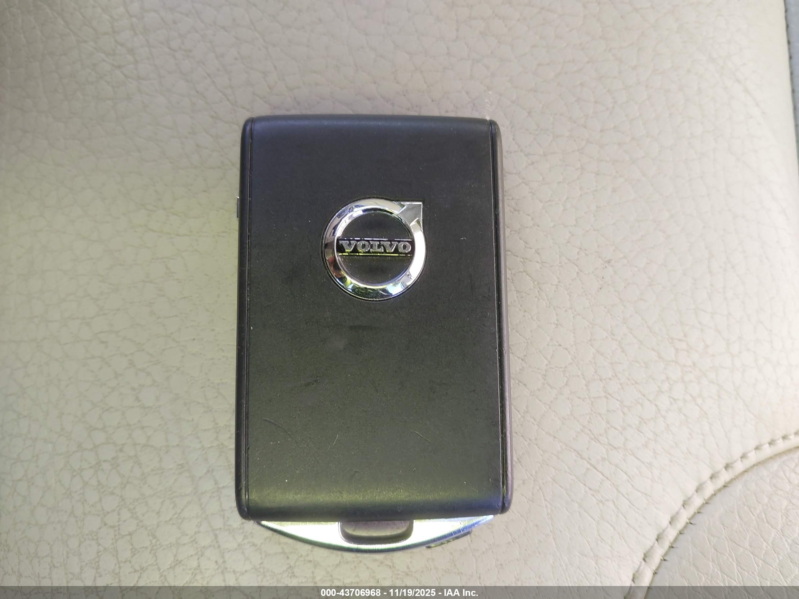 VOLVO XC90 image 11