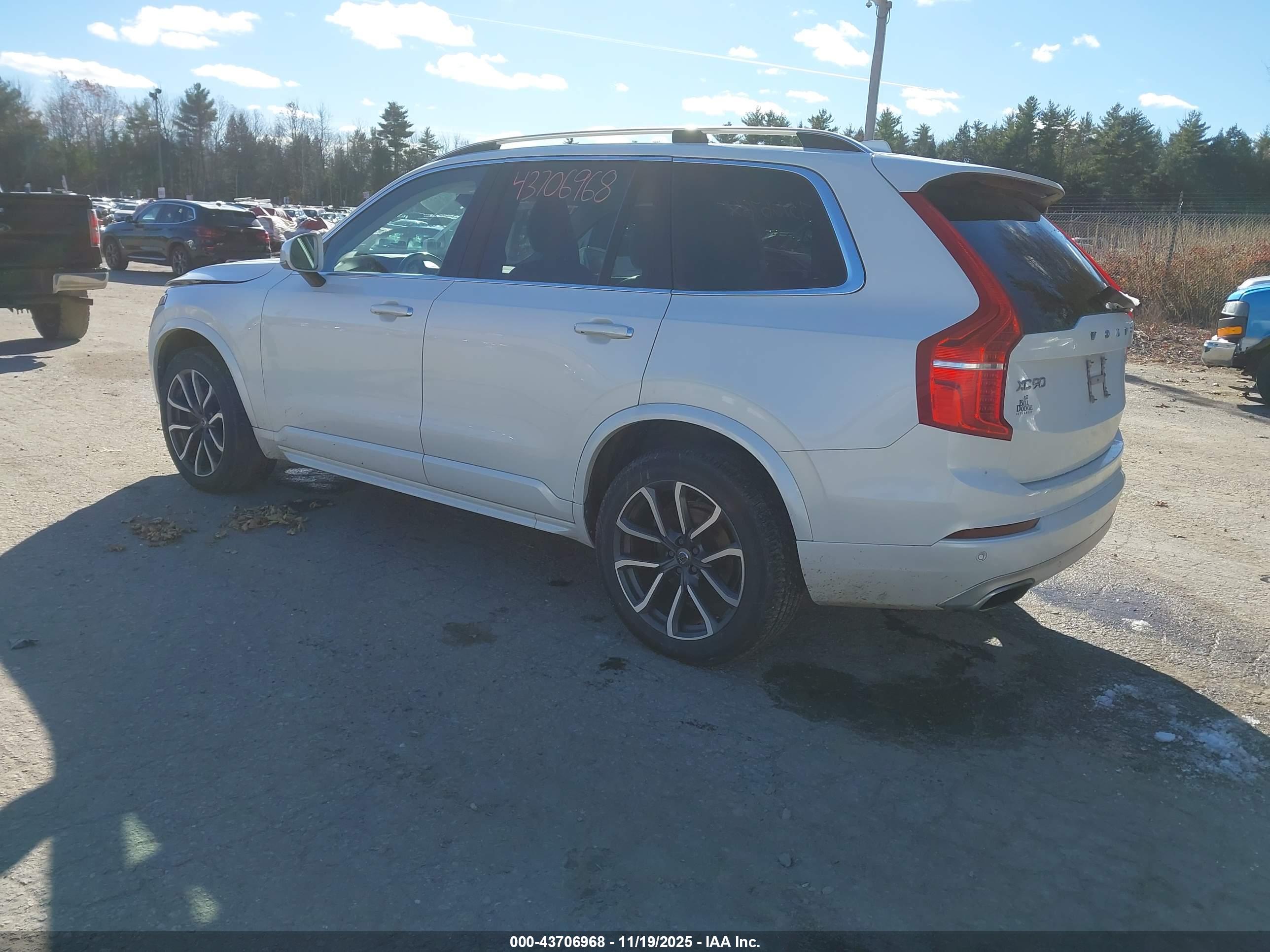 VOLVO XC90 image 3