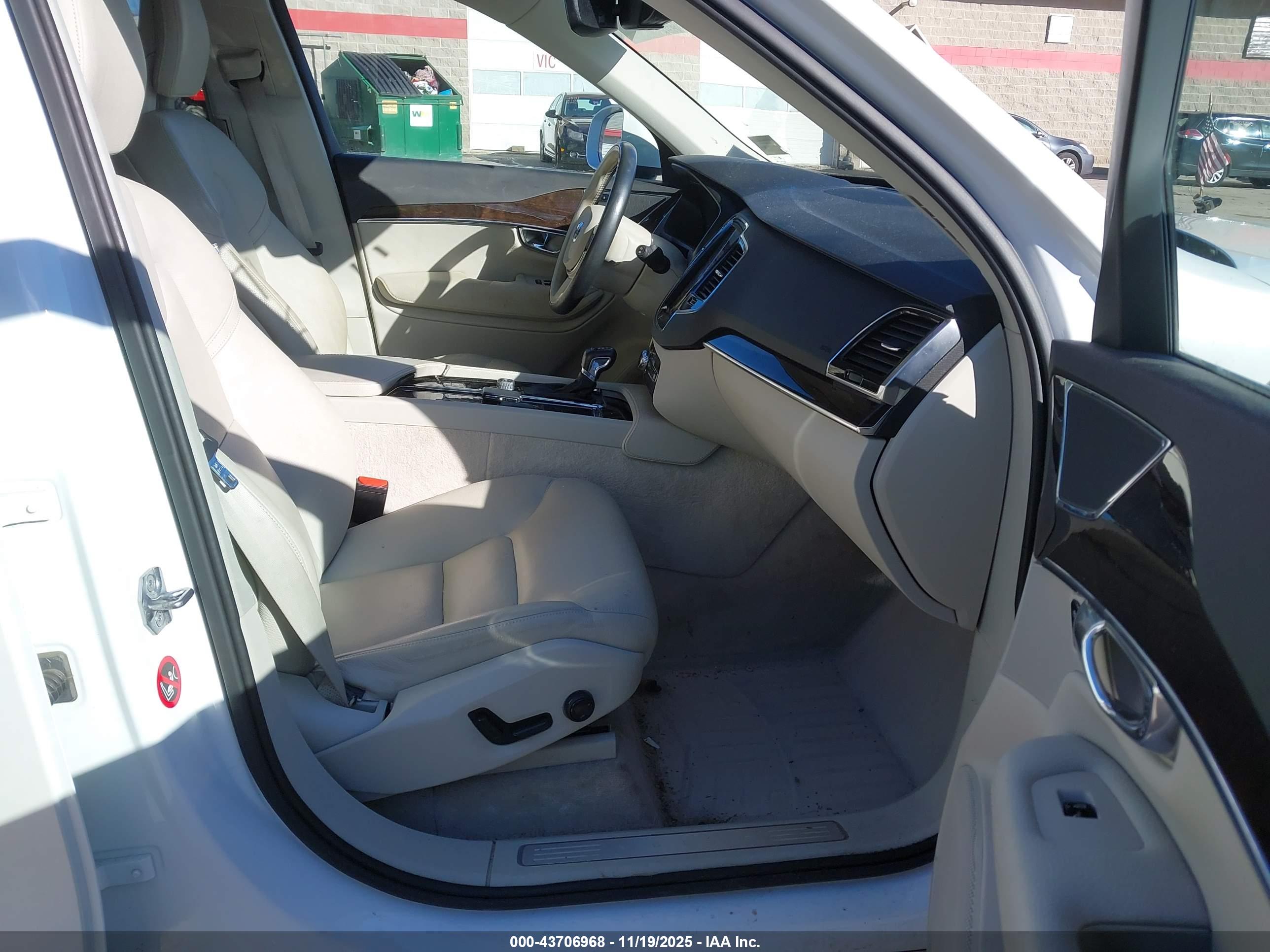 VOLVO XC90 image 5