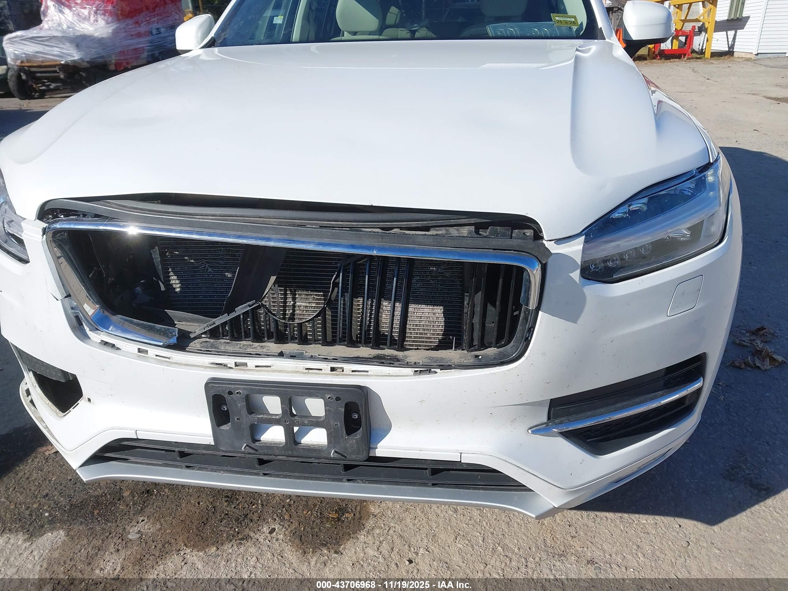 VOLVO XC90 image 6
