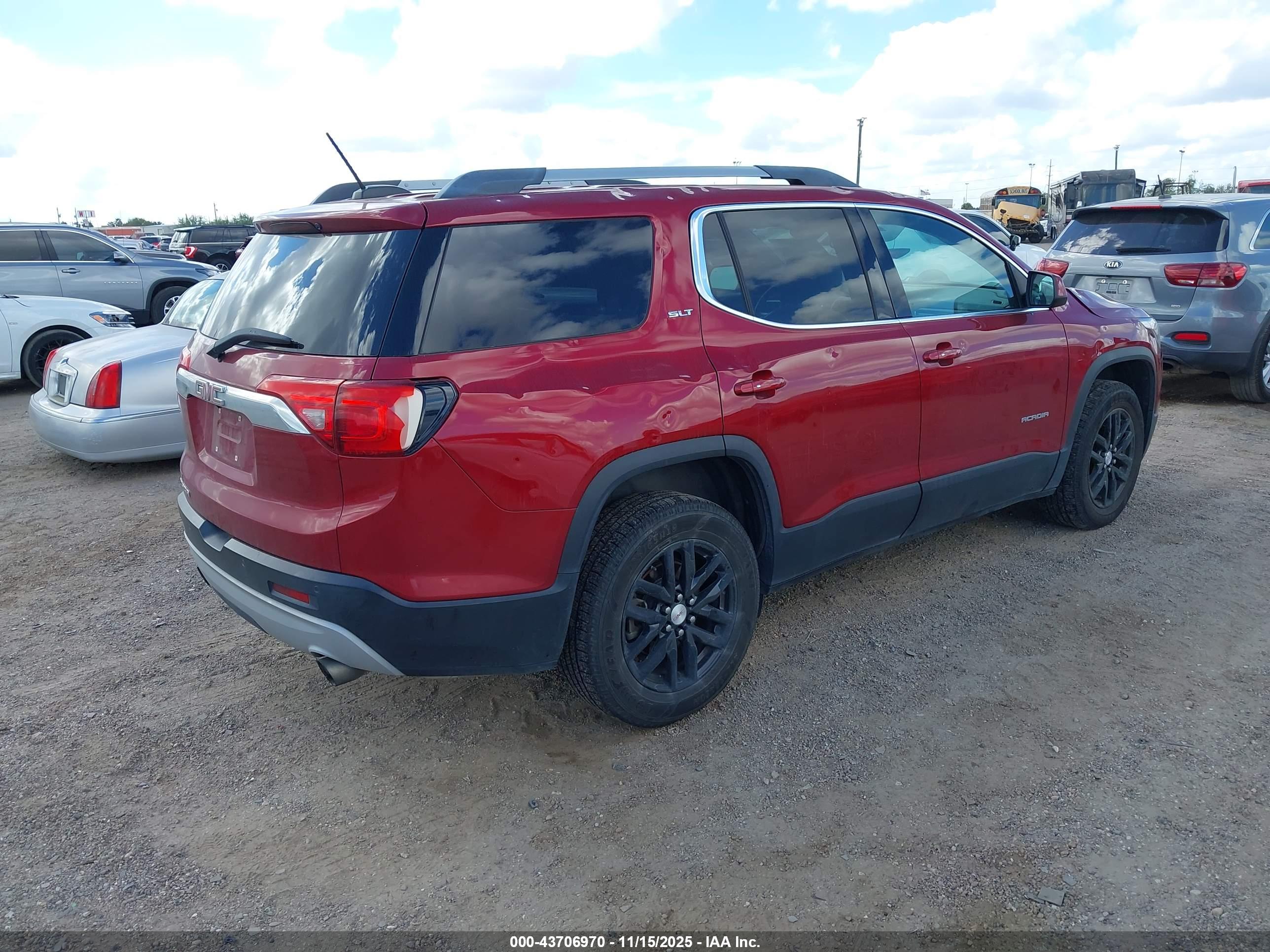 GMC ACADIA image 4