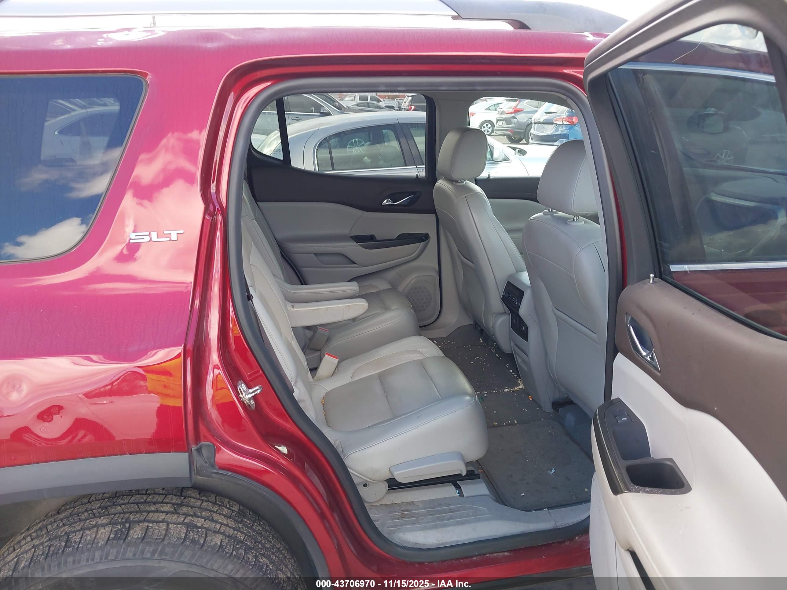 GMC ACADIA image 8
