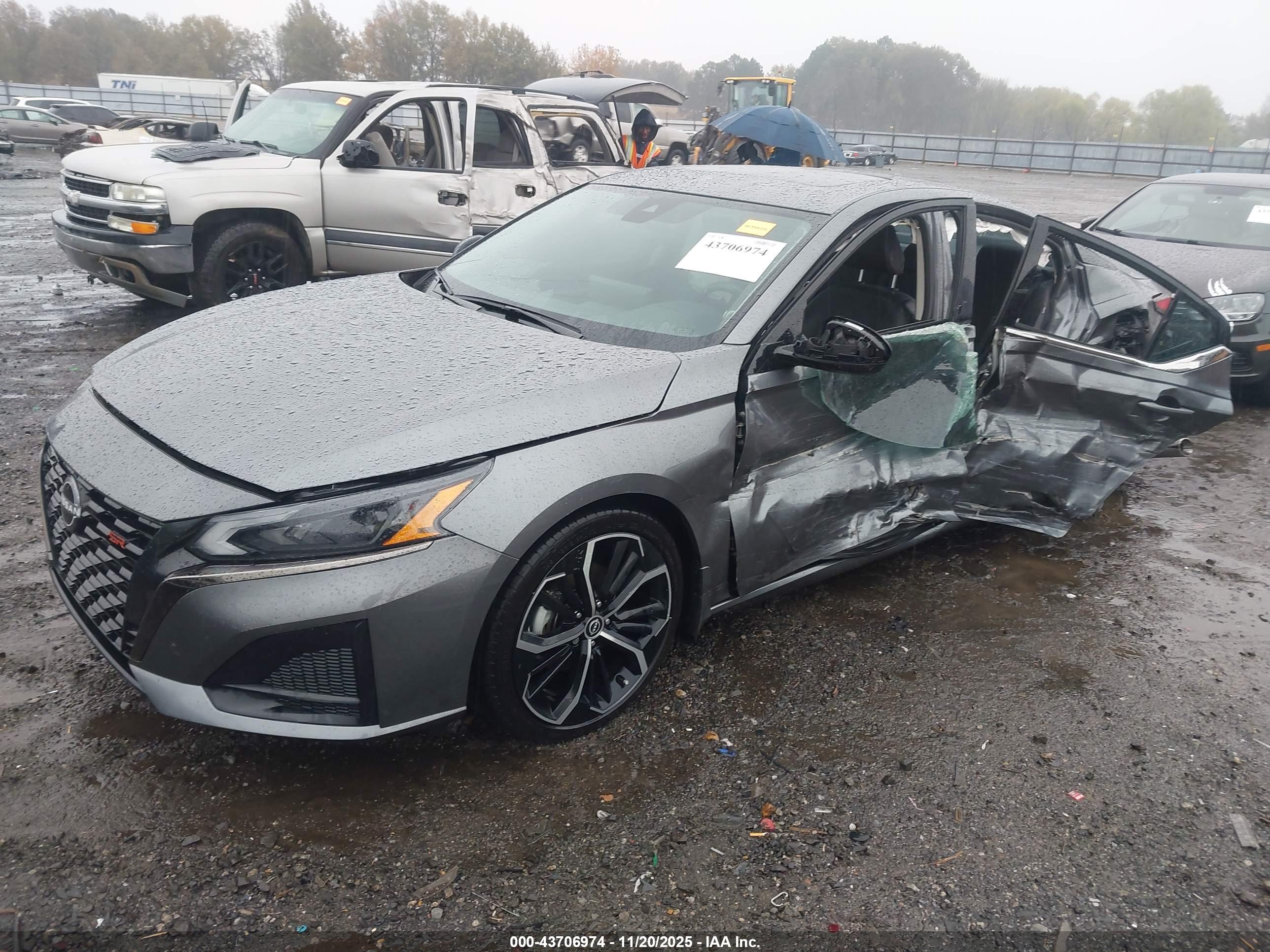 NISSAN ALTIMA image 2