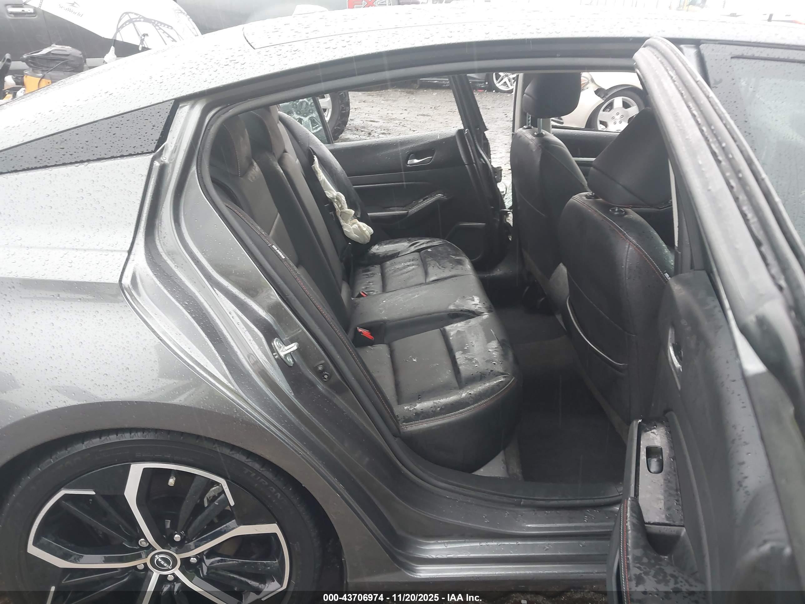 NISSAN ALTIMA image 8