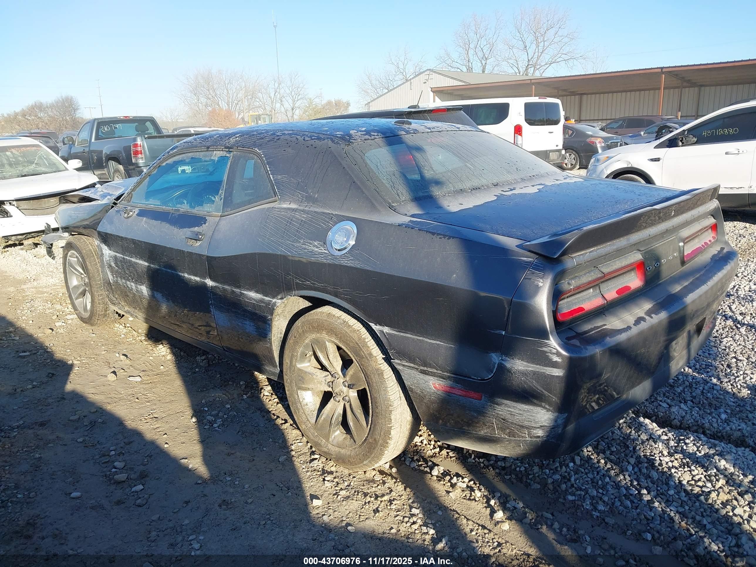 DODGE CHALLENGER image 3